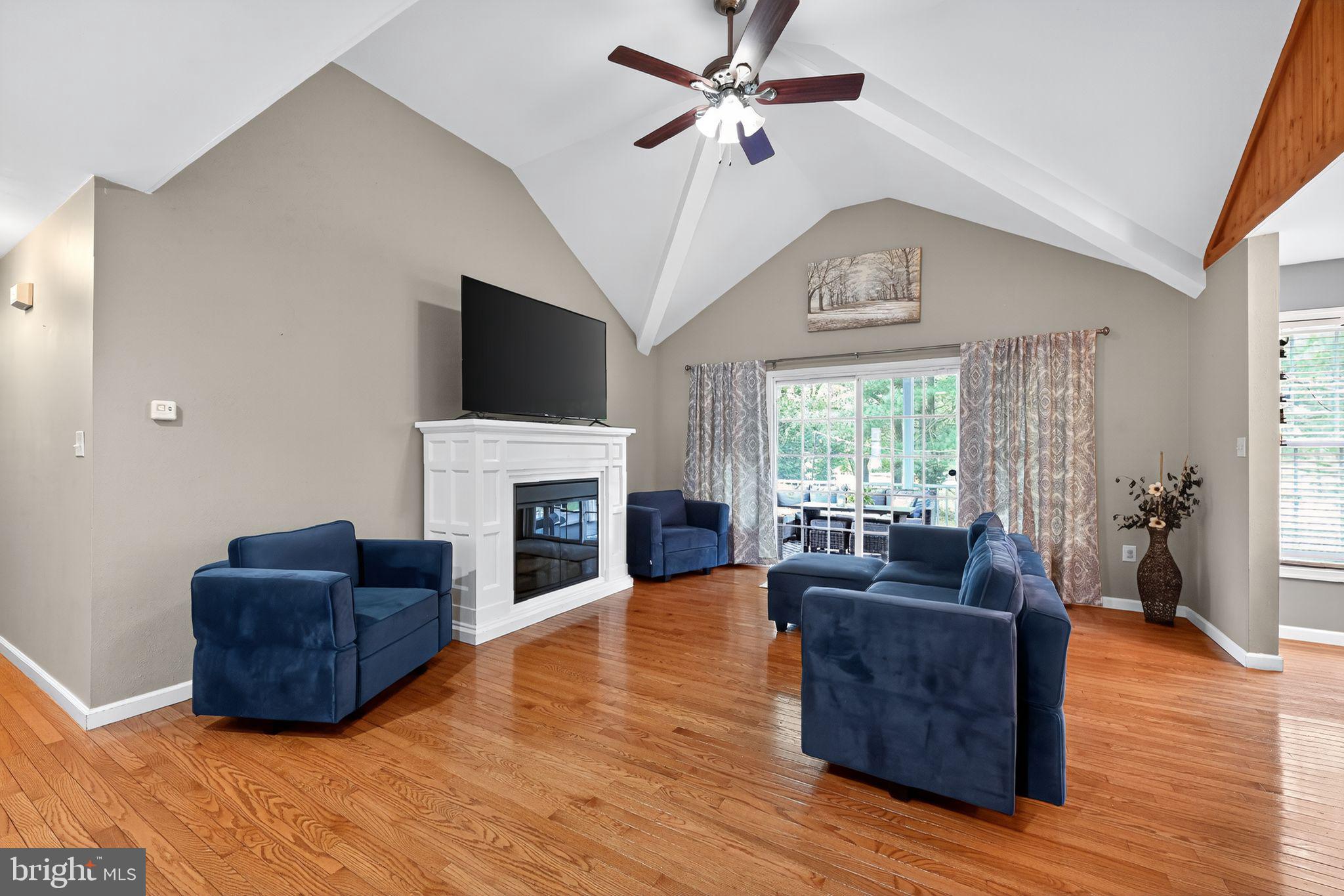 912 LITTLE BROOKE LANE