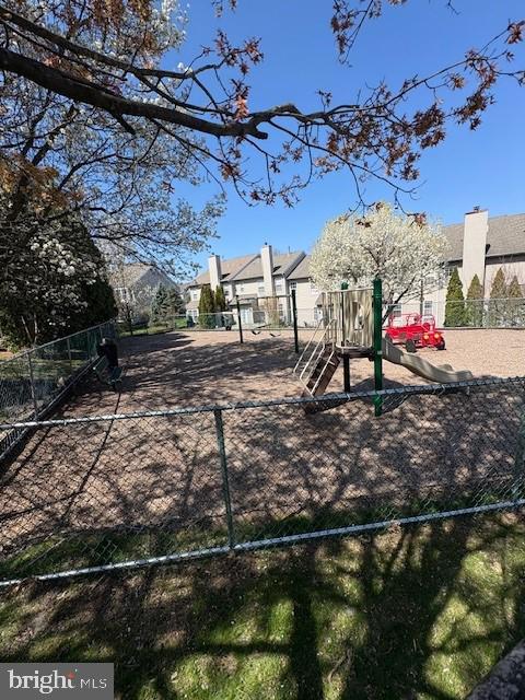 DEER RUN COURTS - Residential