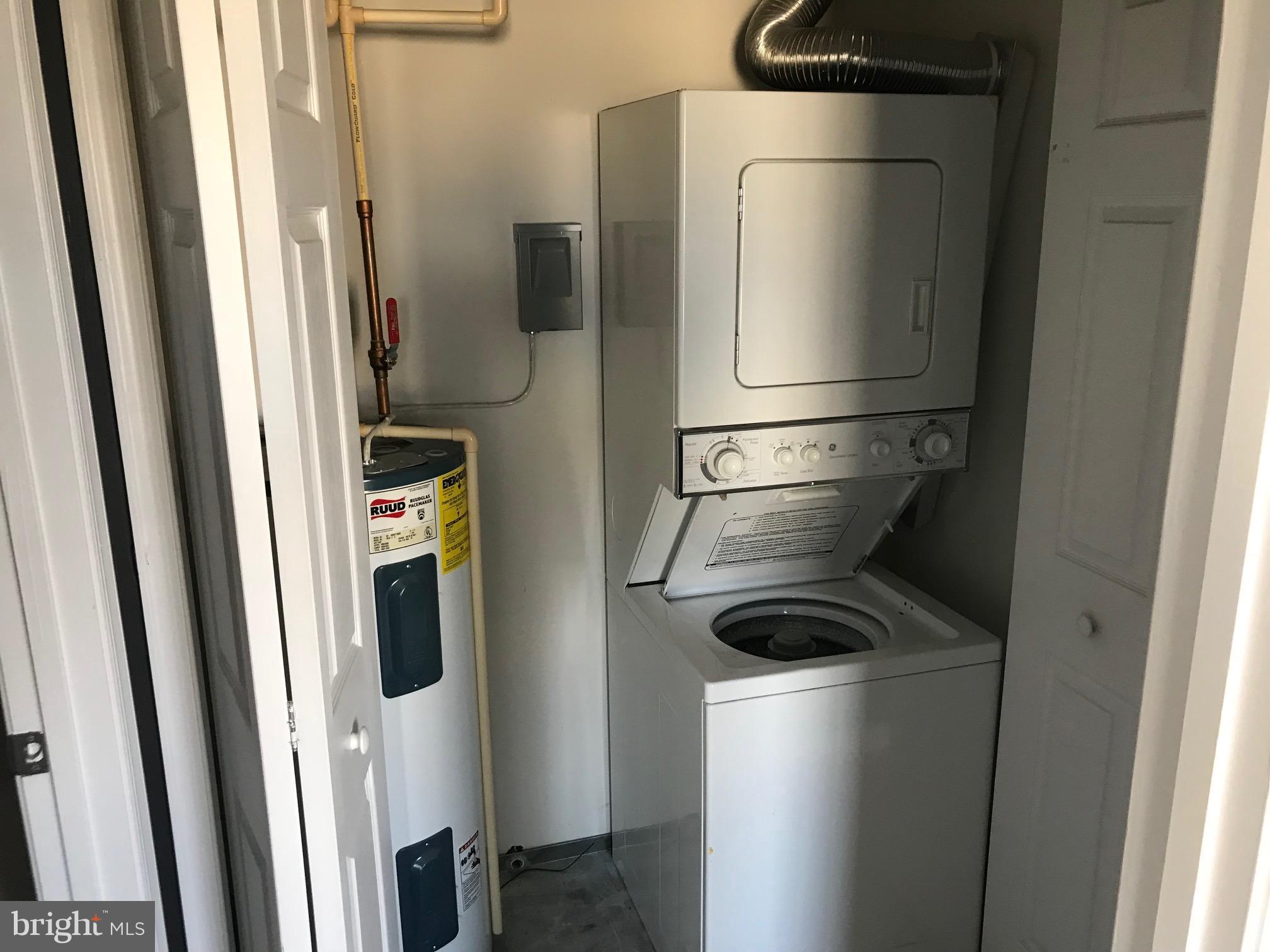 LAKELANDS - Residential Lease