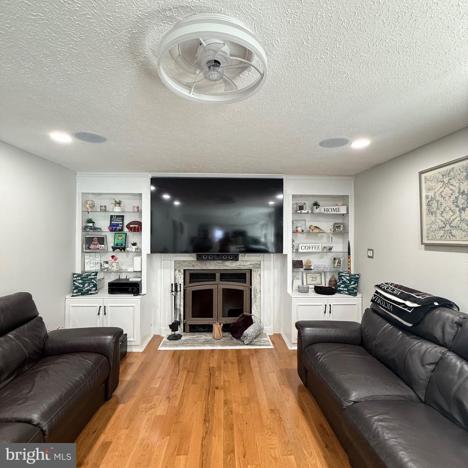 866 HUNTERS DRIVE