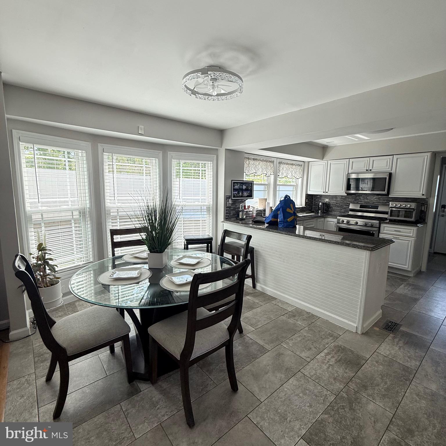 866 HUNTERS DRIVE