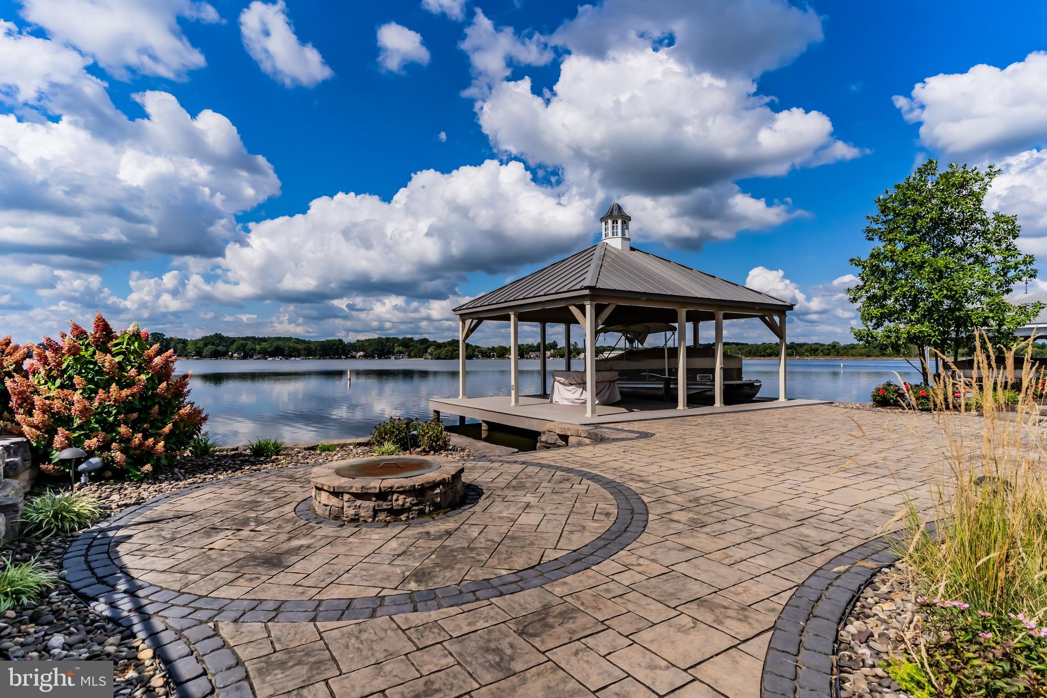 LAKE MEADE - Residential