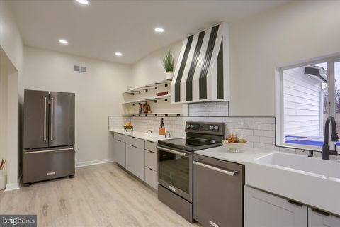 393 SHERWOOD DRIVE CARLISLE PA 17015