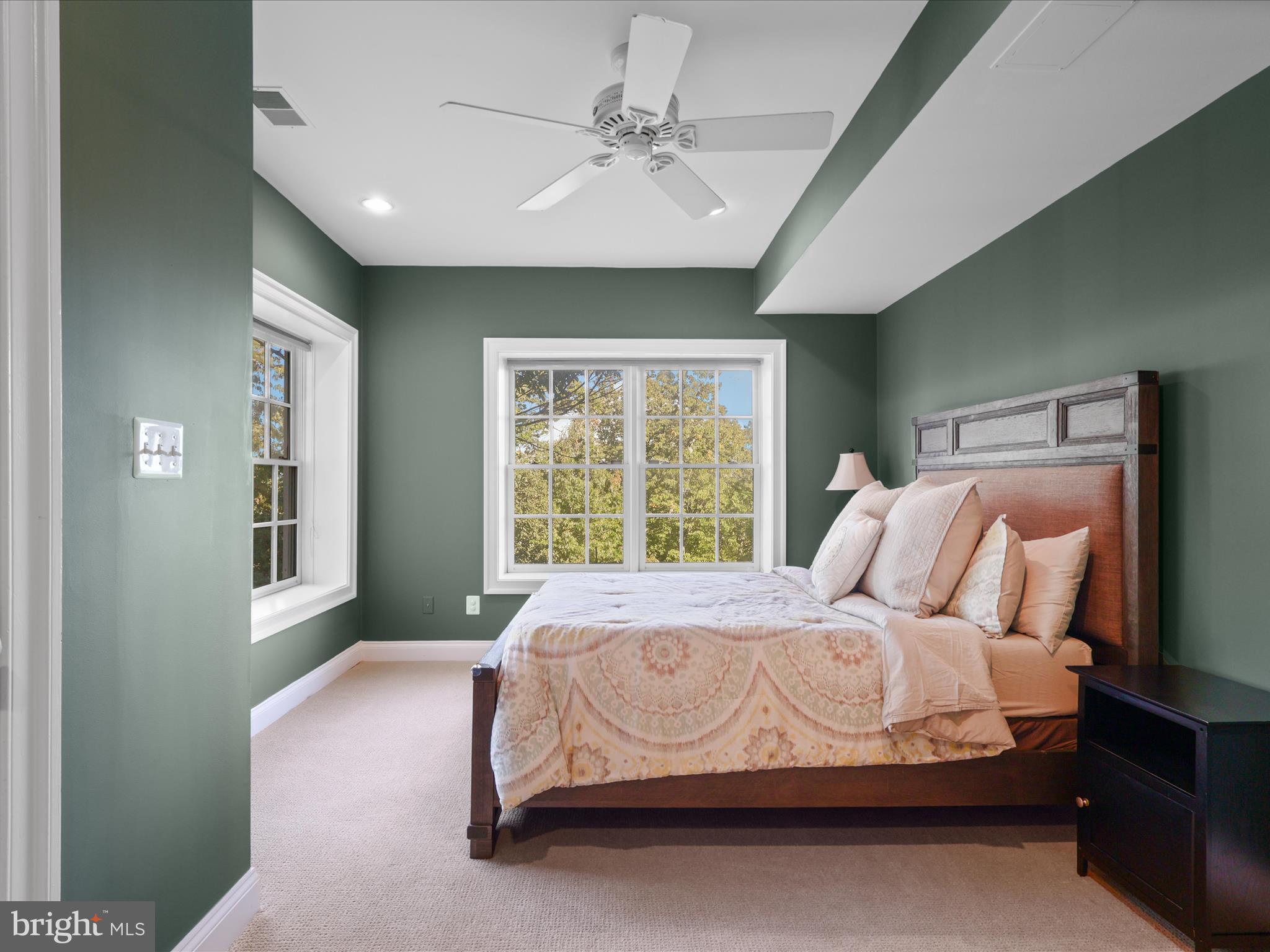 THUNDER OAK - Residential