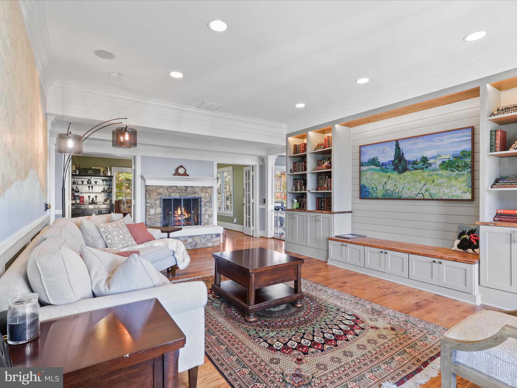 THUNDER OAK - Residential