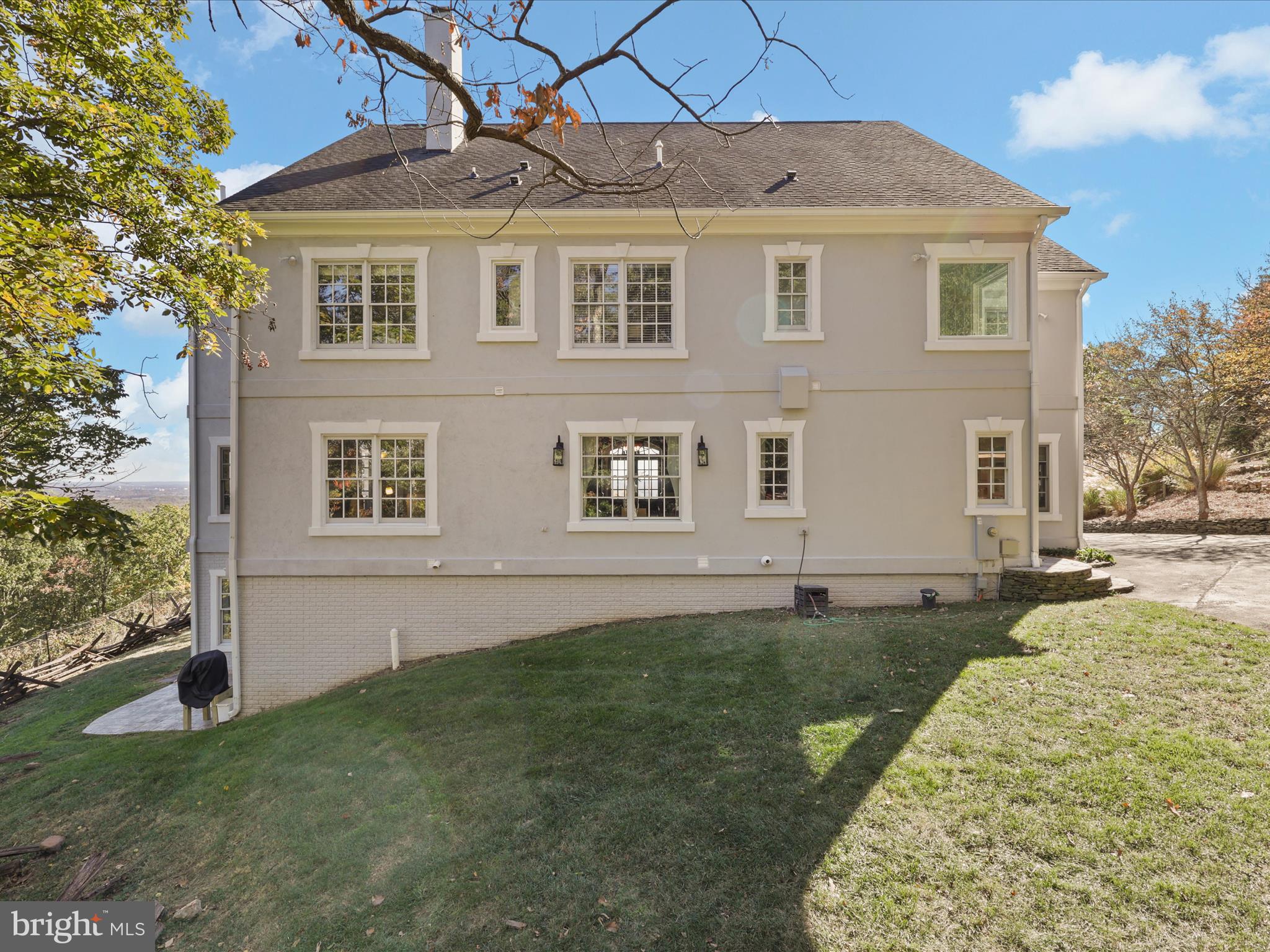 THUNDER OAK - Residential