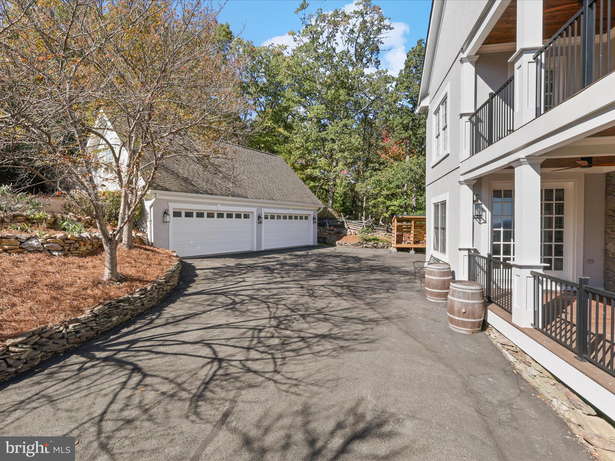 THUNDER OAK - Residential