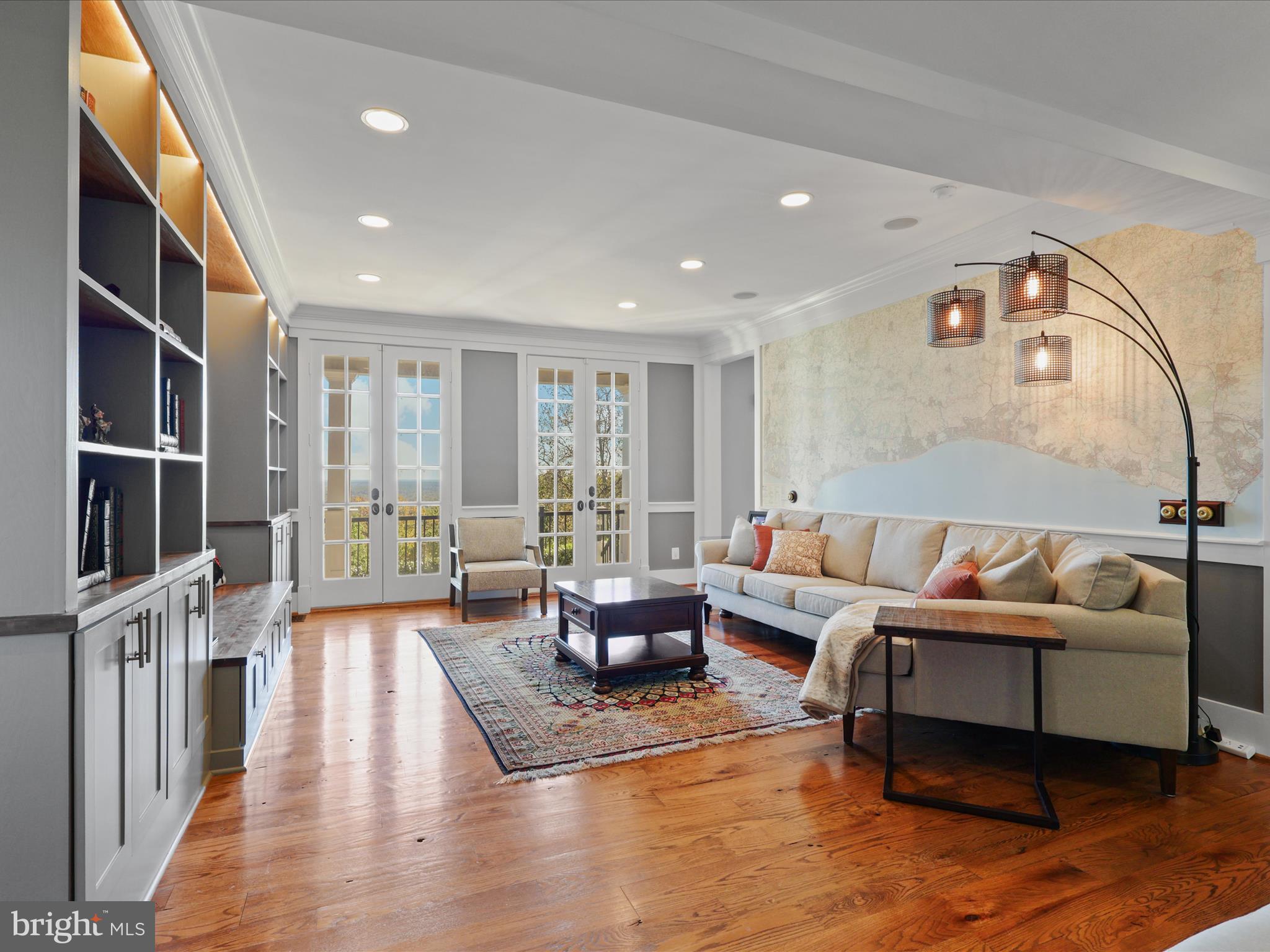 THUNDER OAK - Residential