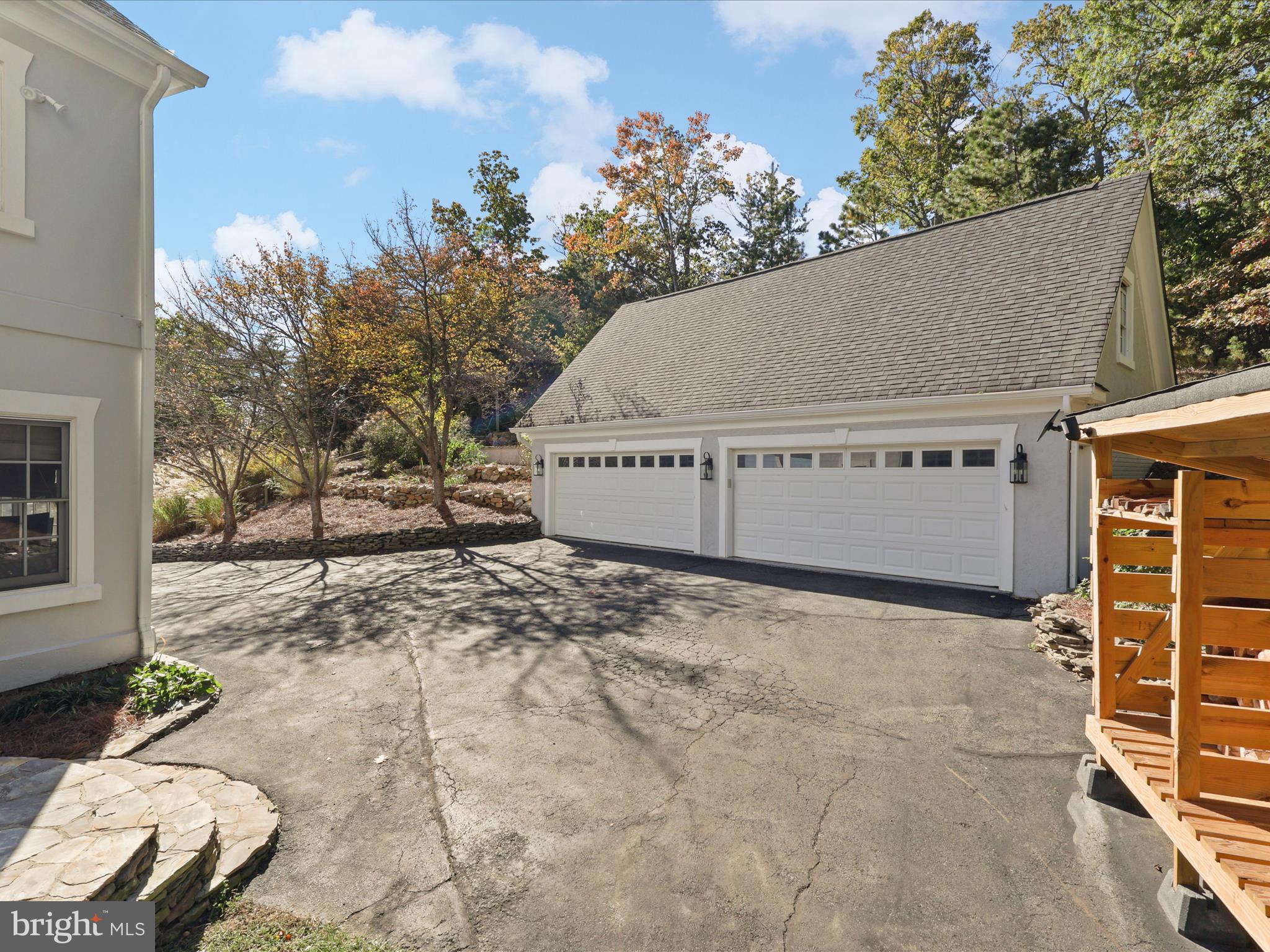 THUNDER OAK - Residential