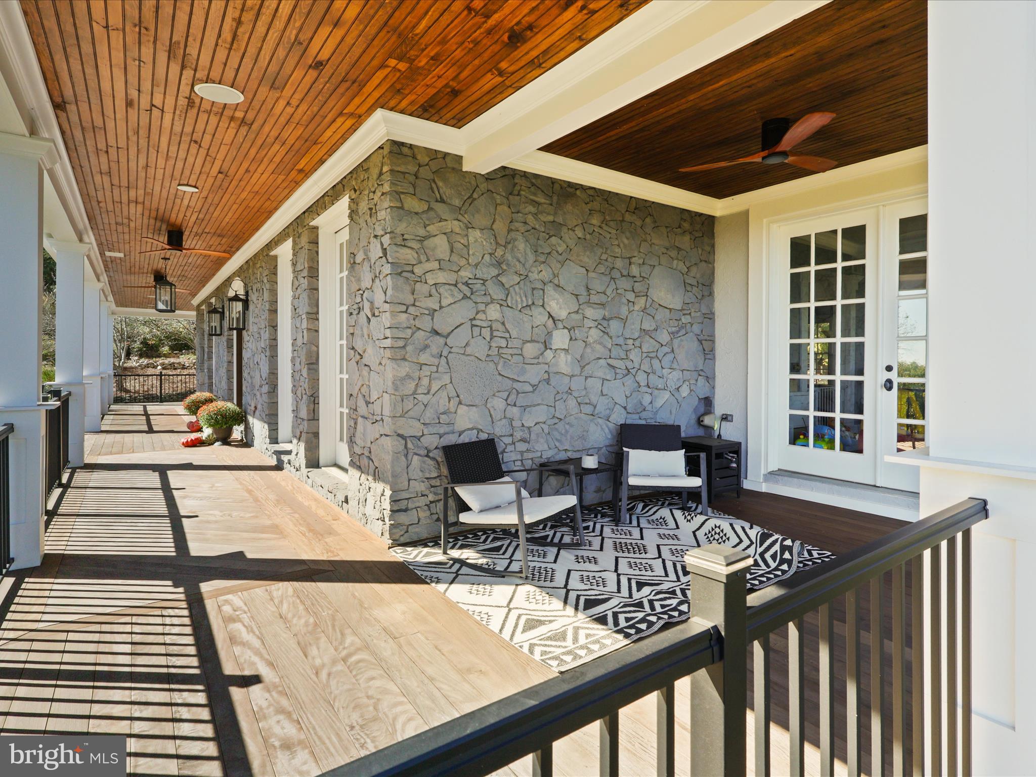 THUNDER OAK - Residential