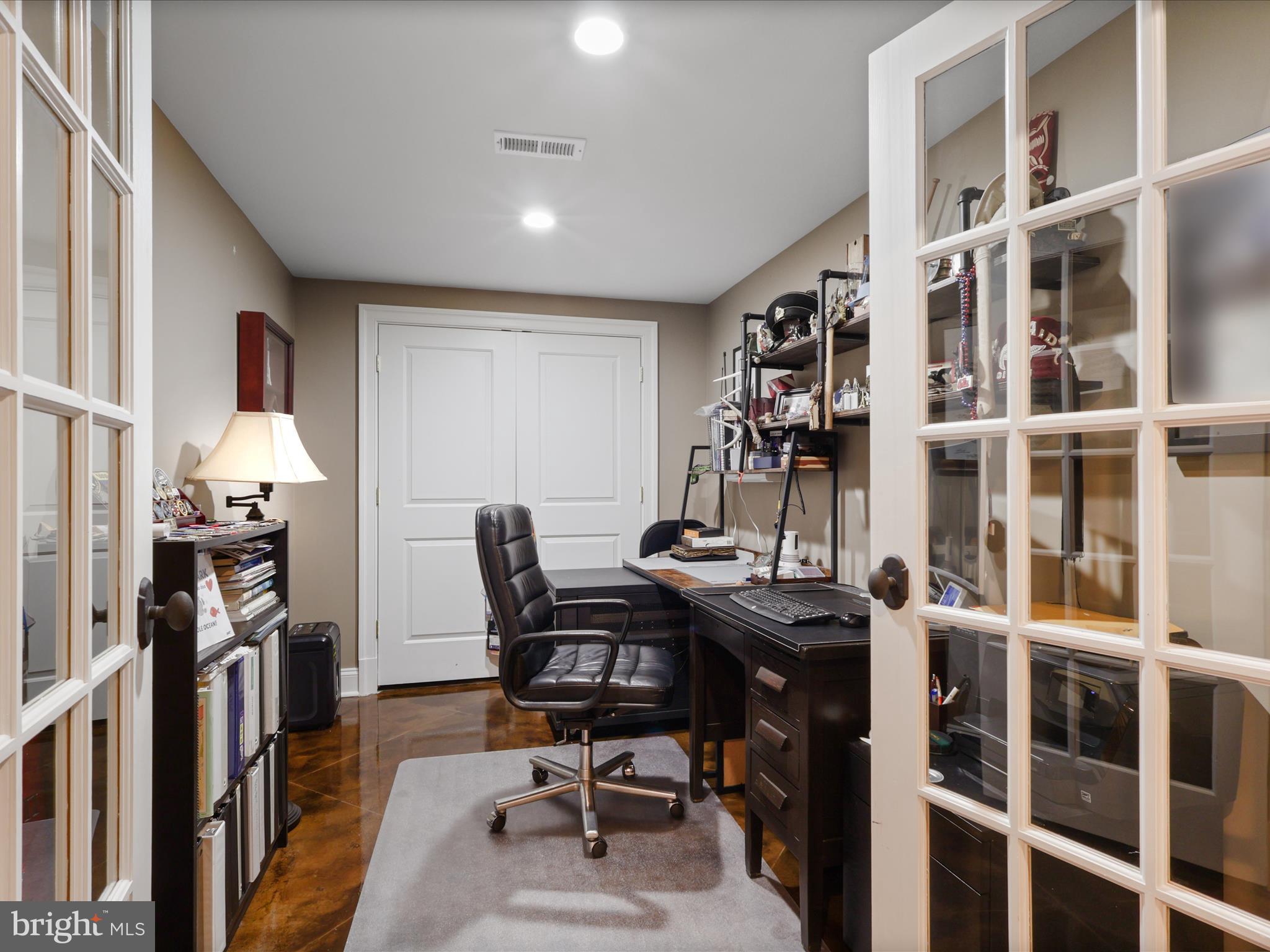 THUNDER OAK - Residential