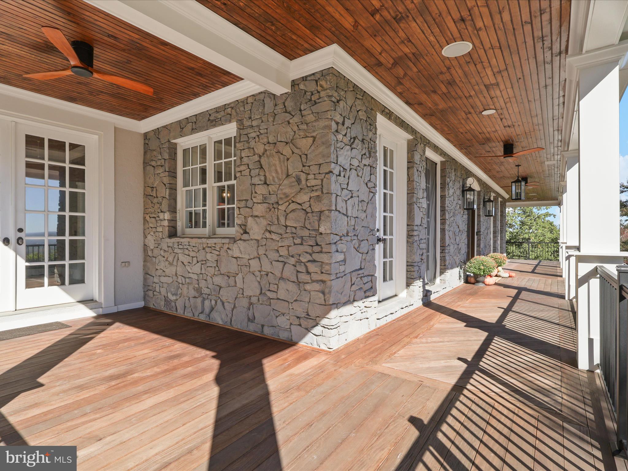 THUNDER OAK - Residential