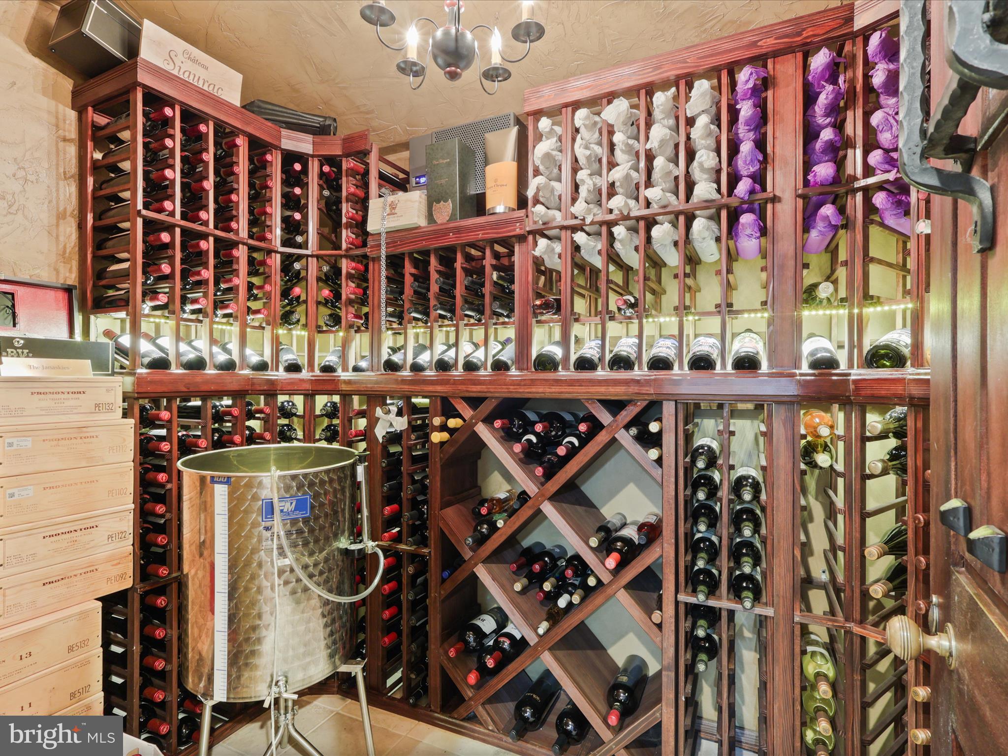 THUNDER OAK - Residential