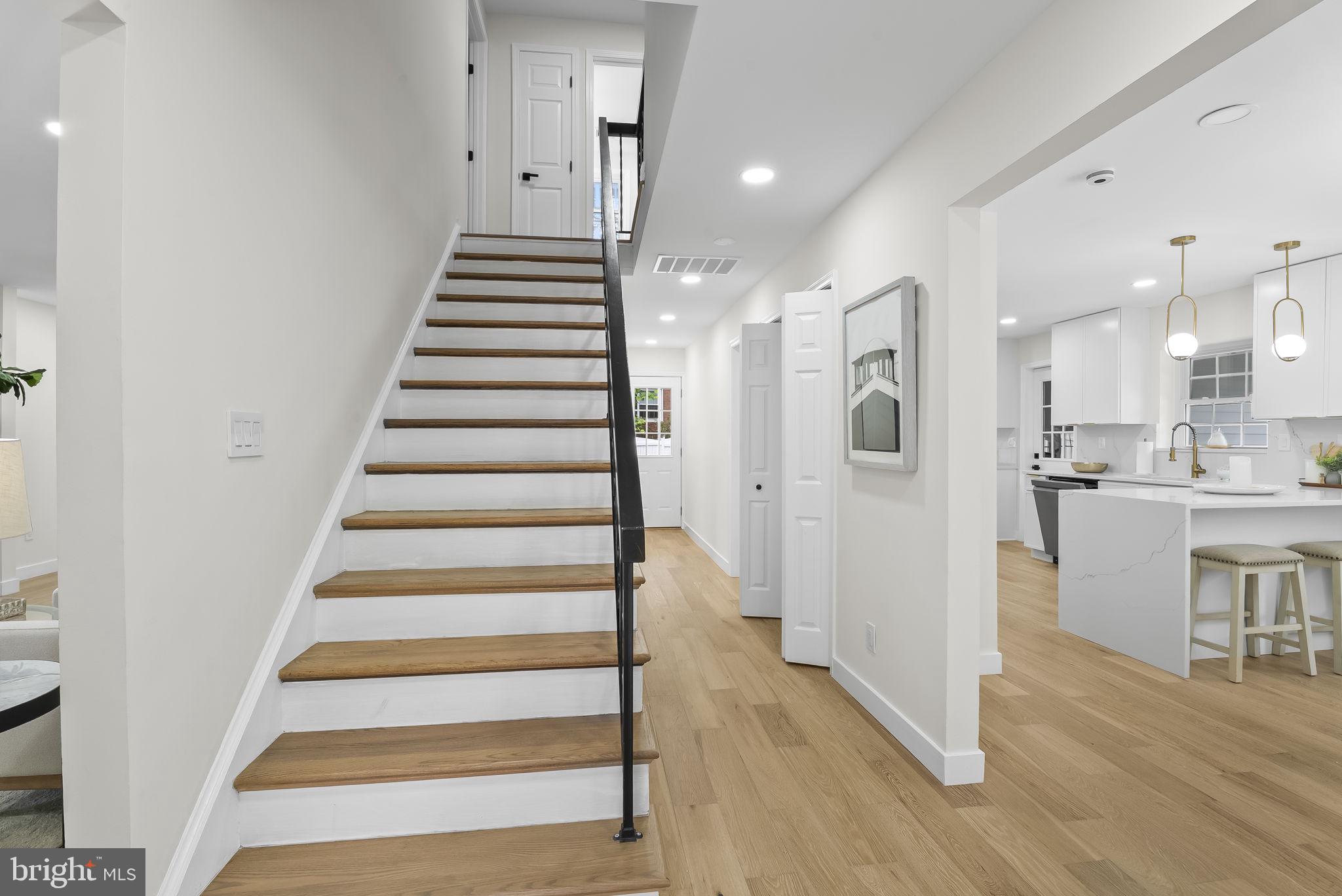 COUNTRY CLUB VIEW - Residential