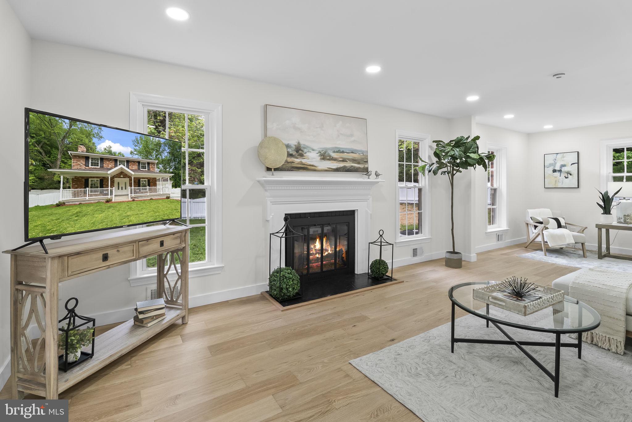 COUNTRY CLUB VIEW - Residential