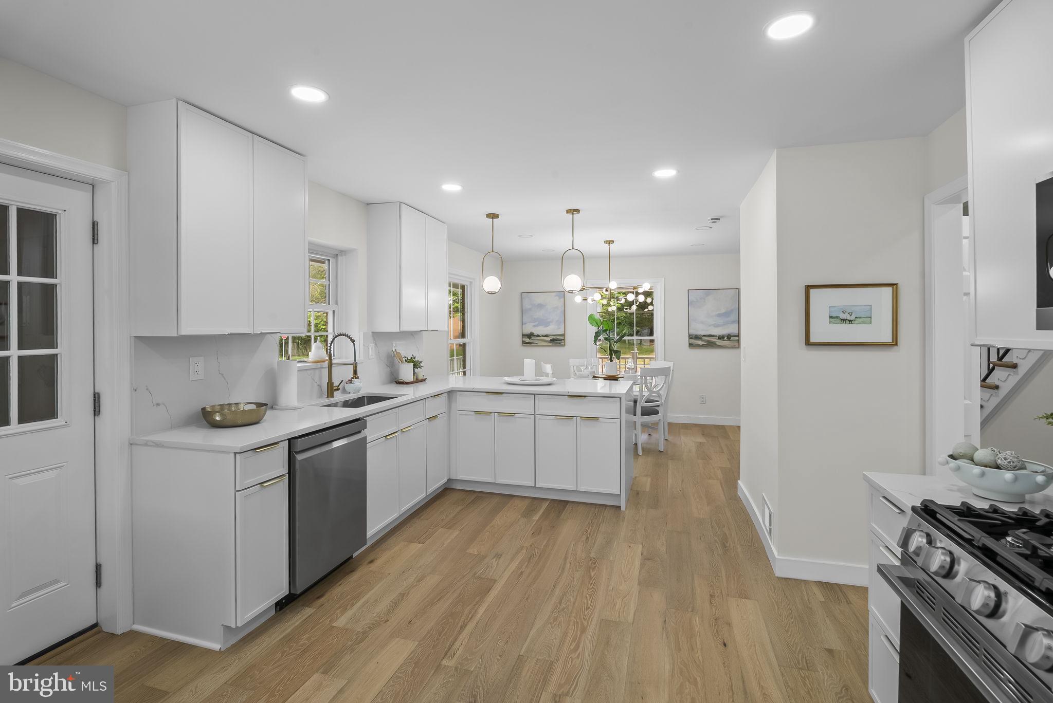COUNTRY CLUB VIEW - Residential