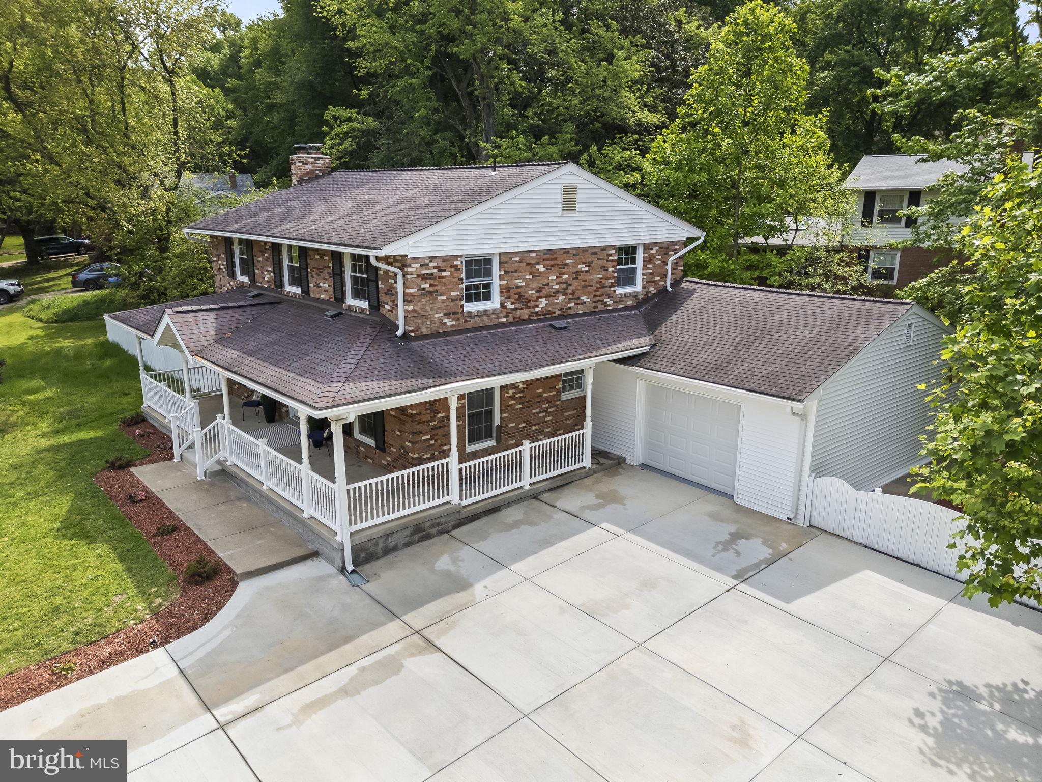 COUNTRY CLUB VIEW - Residential