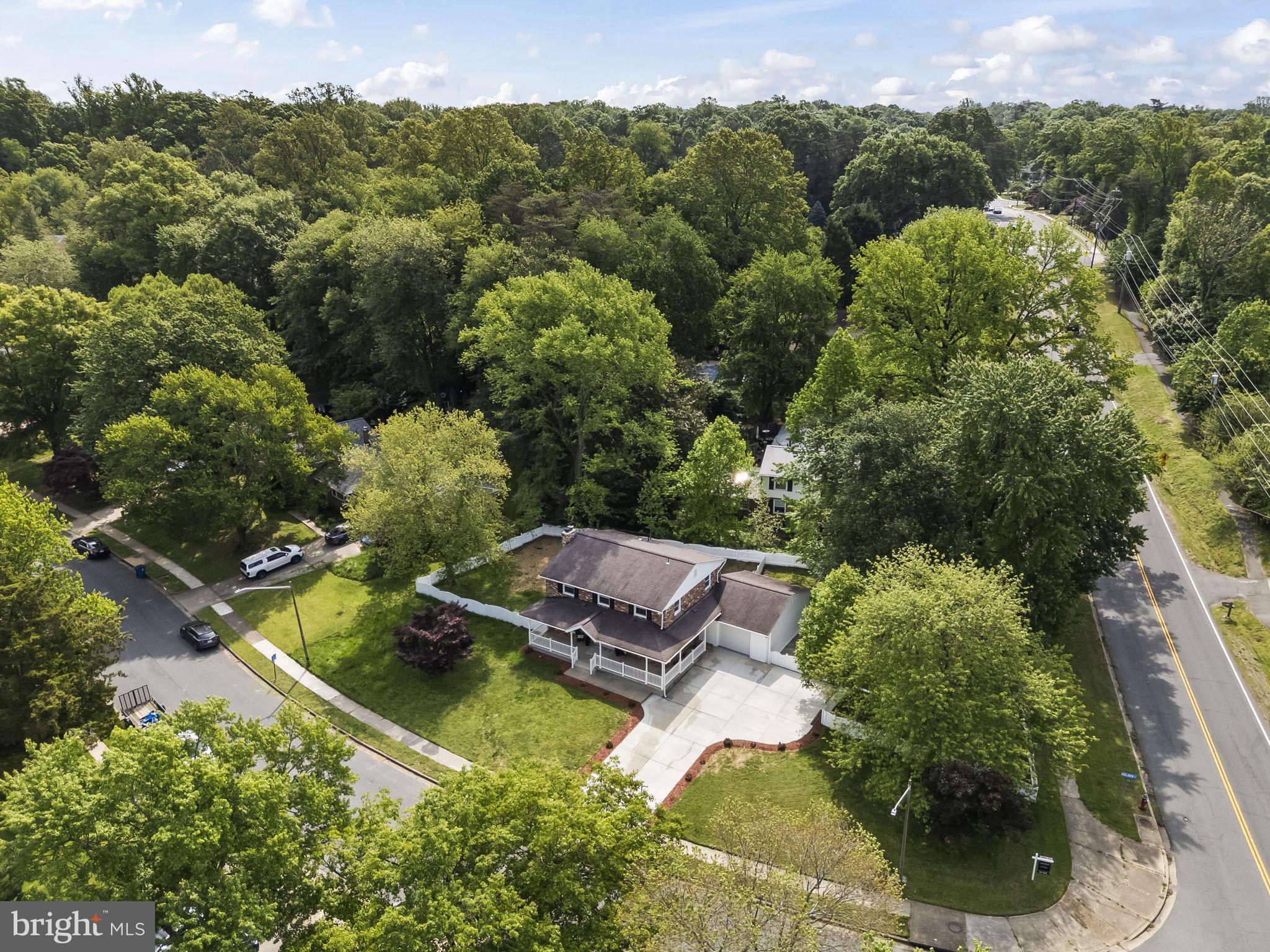 COUNTRY CLUB VIEW - Residential