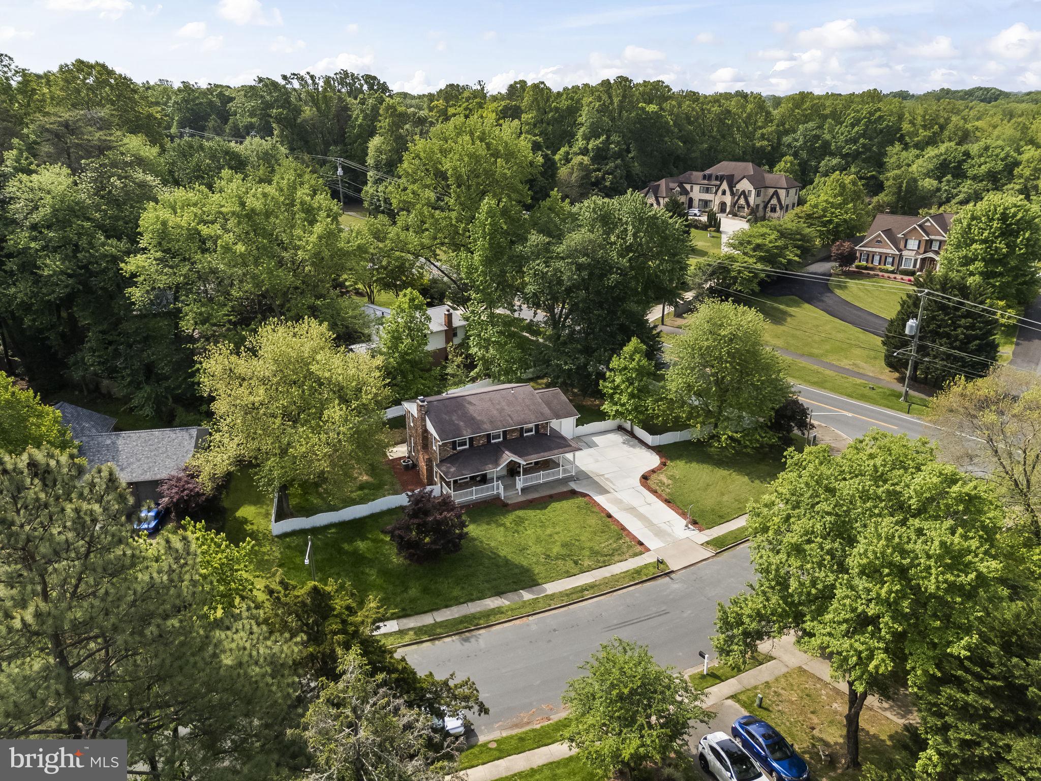 COUNTRY CLUB VIEW - Residential
