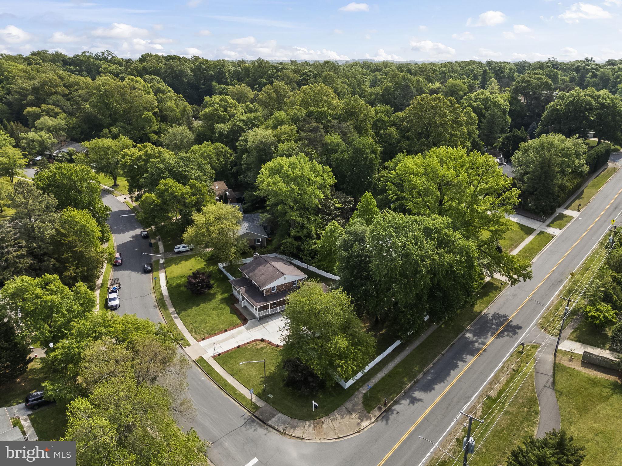 COUNTRY CLUB VIEW - Residential