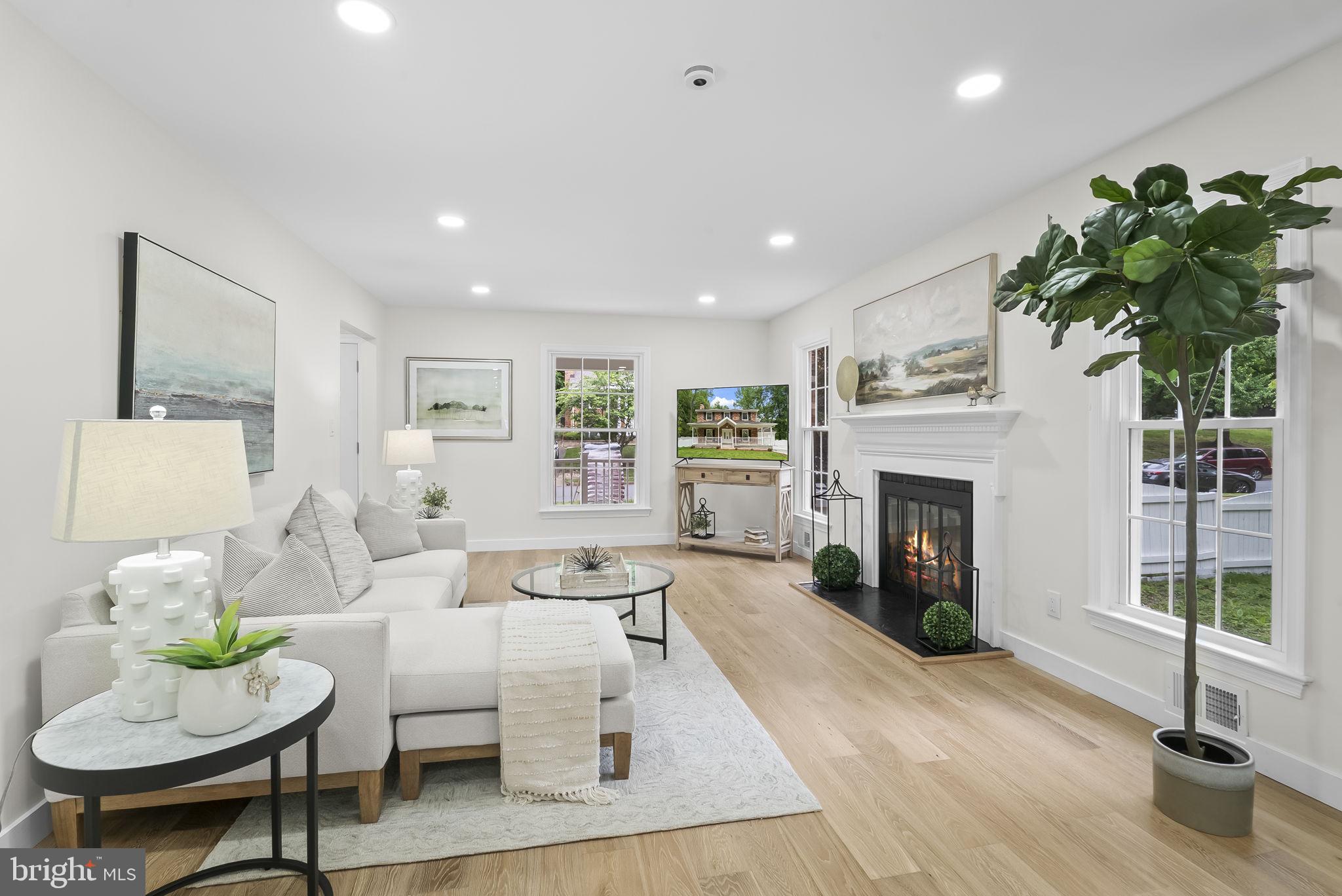 COUNTRY CLUB VIEW - Residential