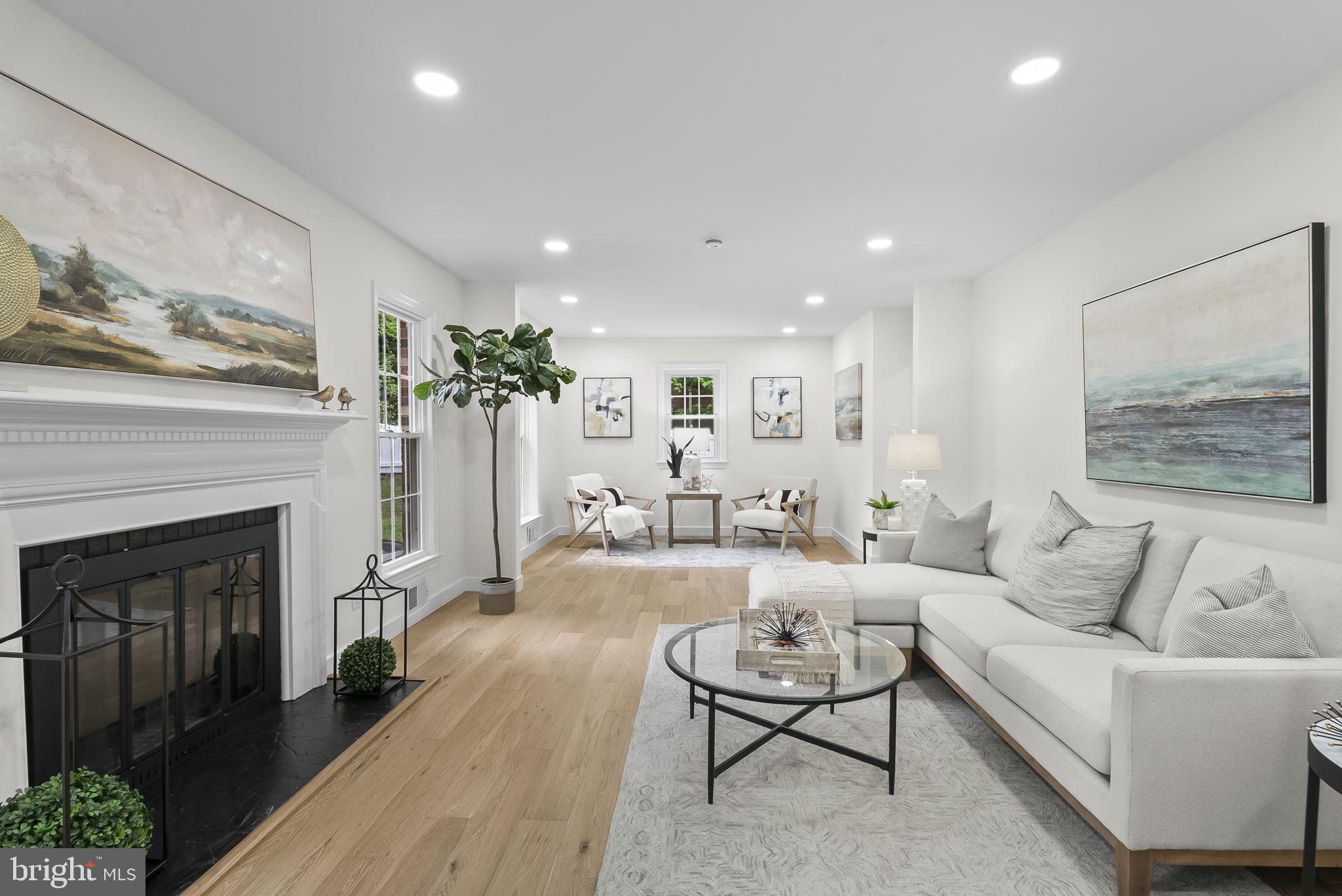 COUNTRY CLUB VIEW - Residential
