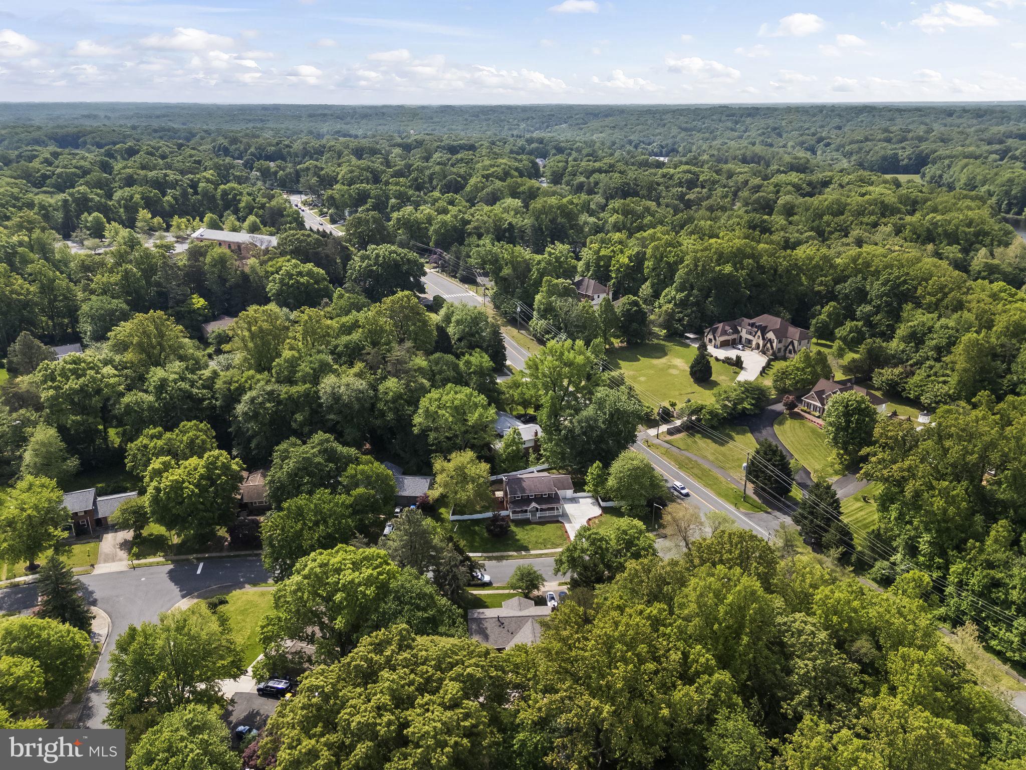 COUNTRY CLUB VIEW - Residential