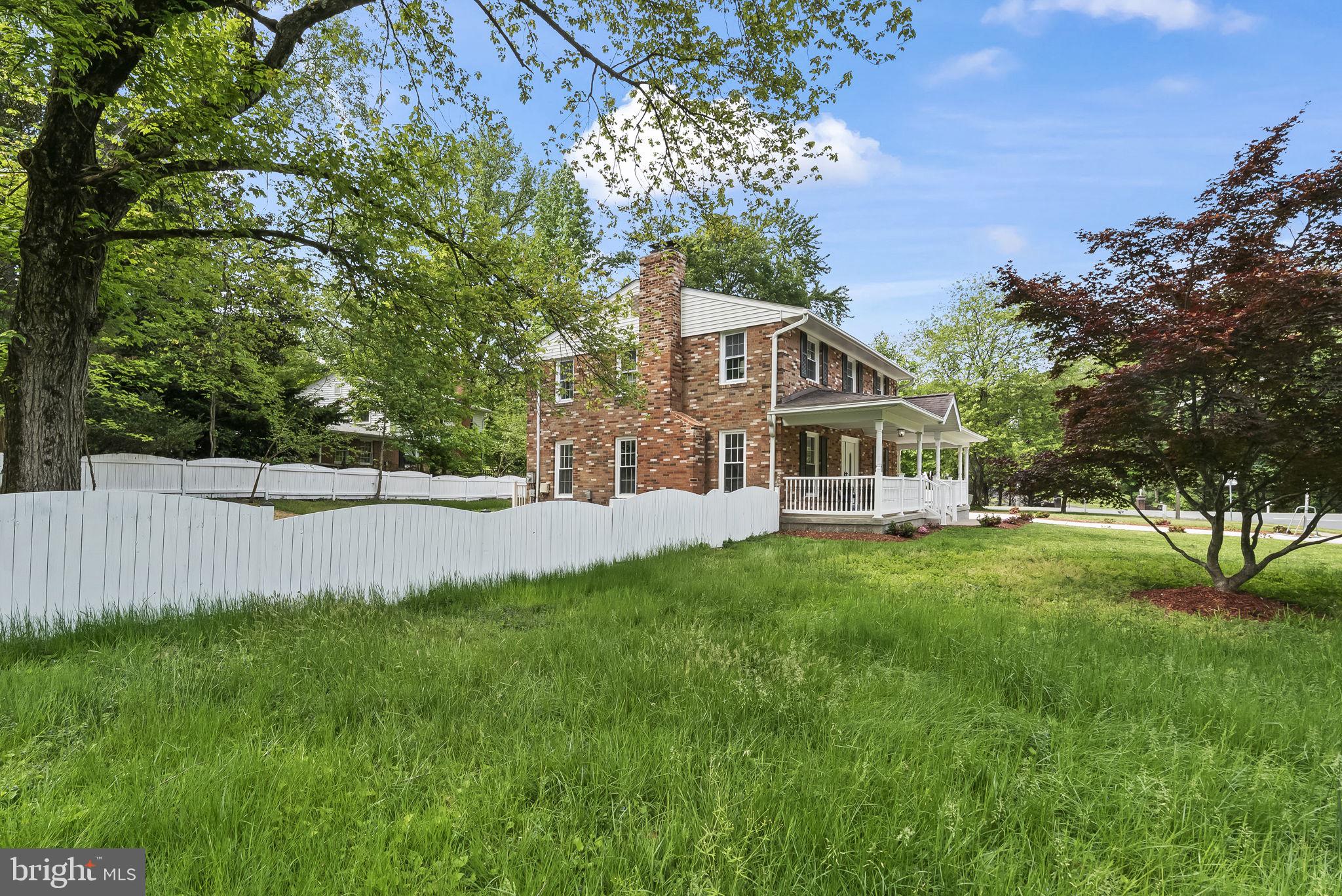 COUNTRY CLUB VIEW - Residential