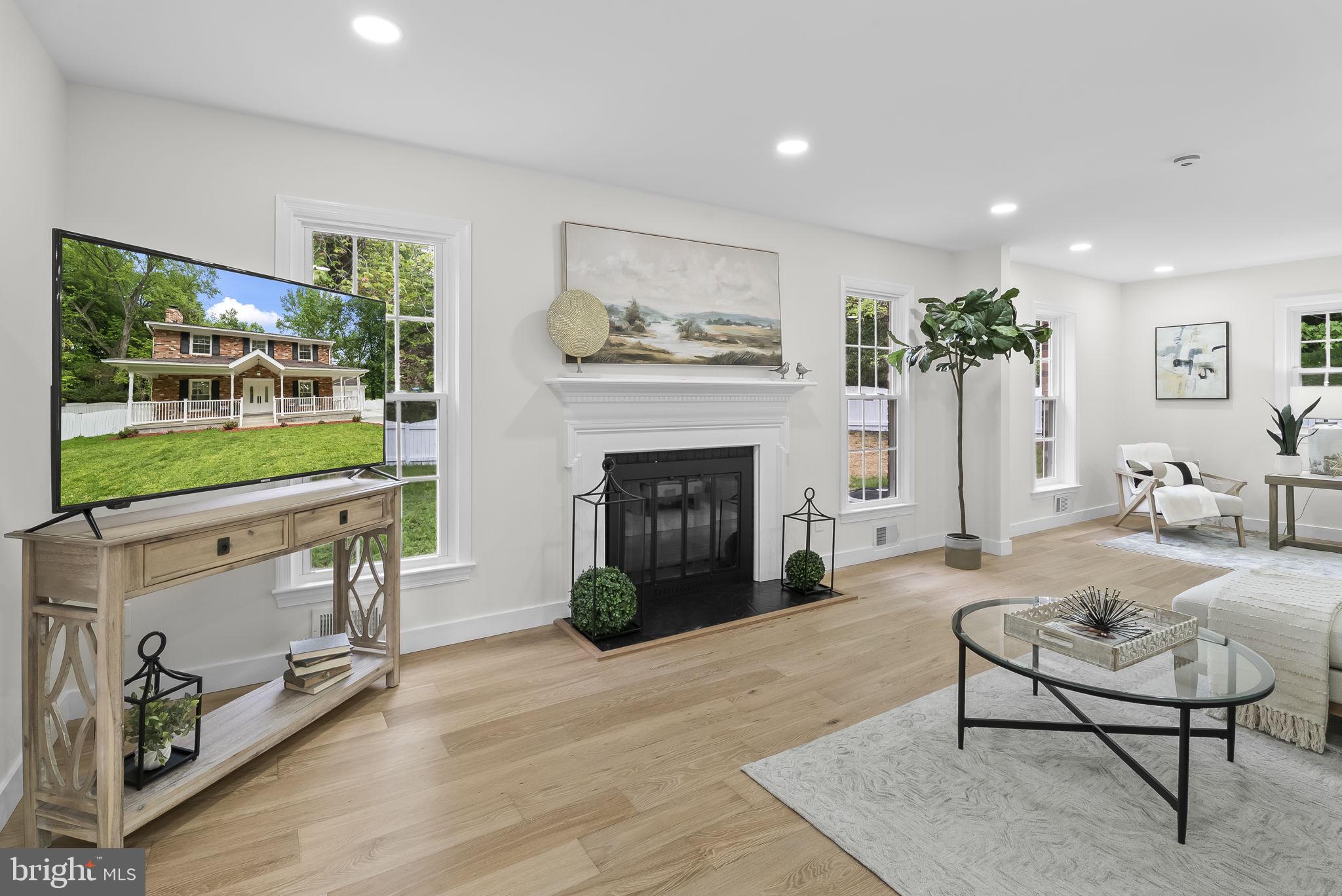 COUNTRY CLUB VIEW - Residential