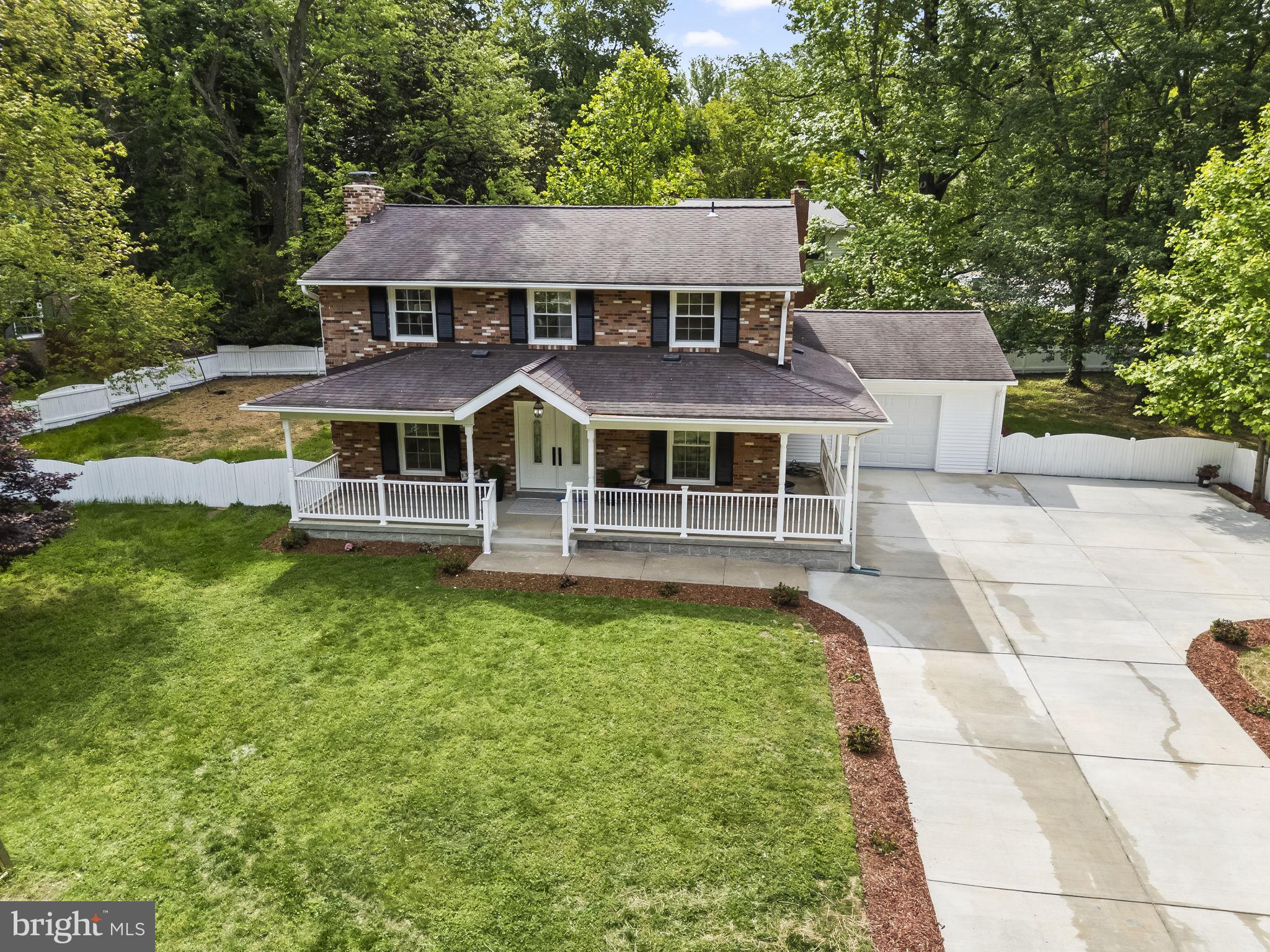 COUNTRY CLUB VIEW - Residential