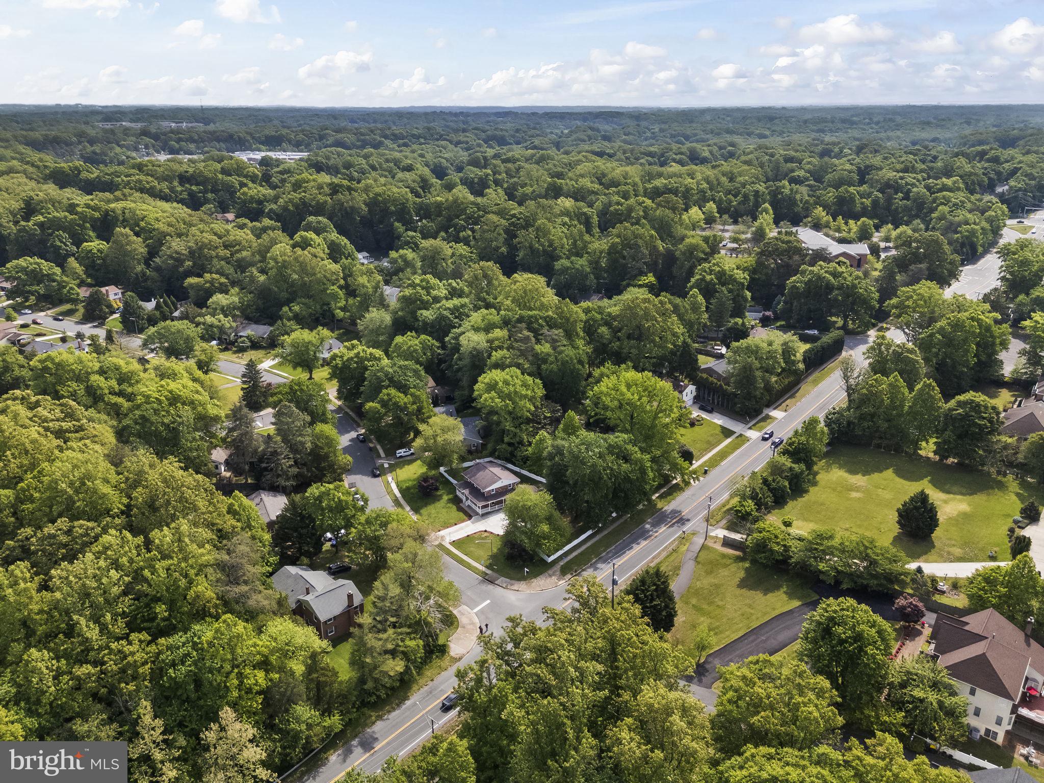 COUNTRY CLUB VIEW - Residential