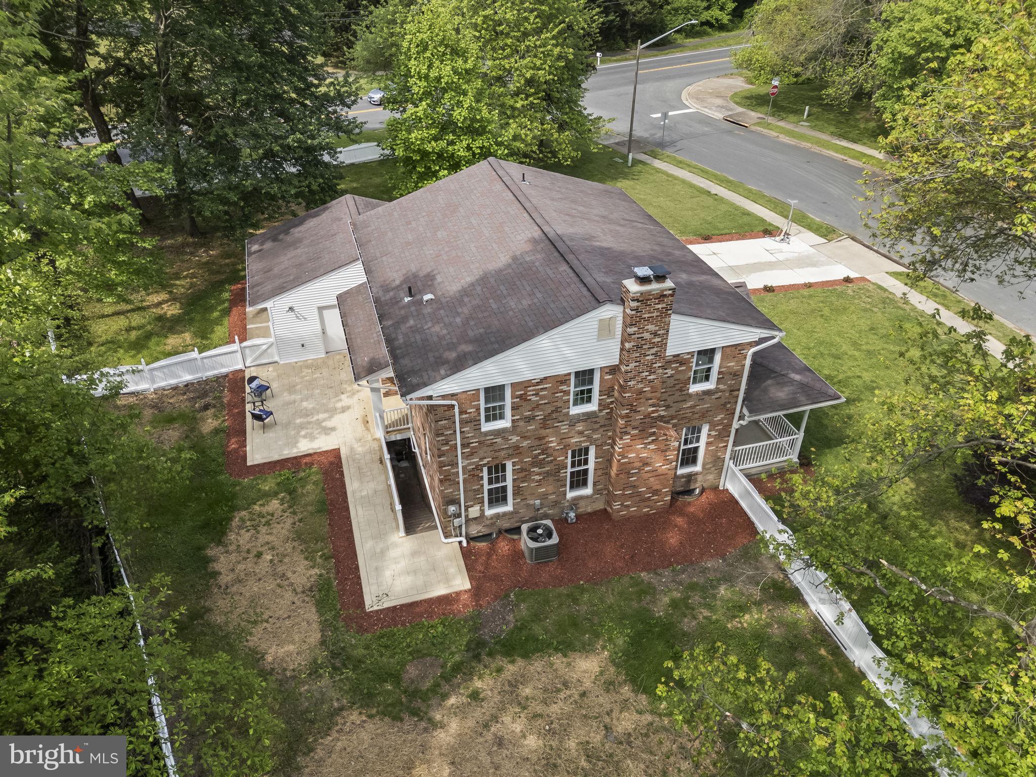 COUNTRY CLUB VIEW - Residential