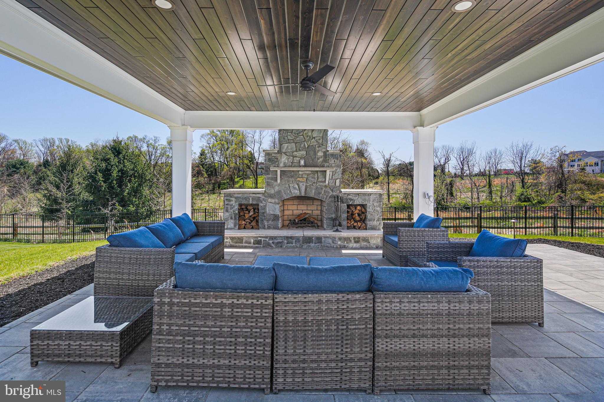 TROTTERS GLEN - Residential