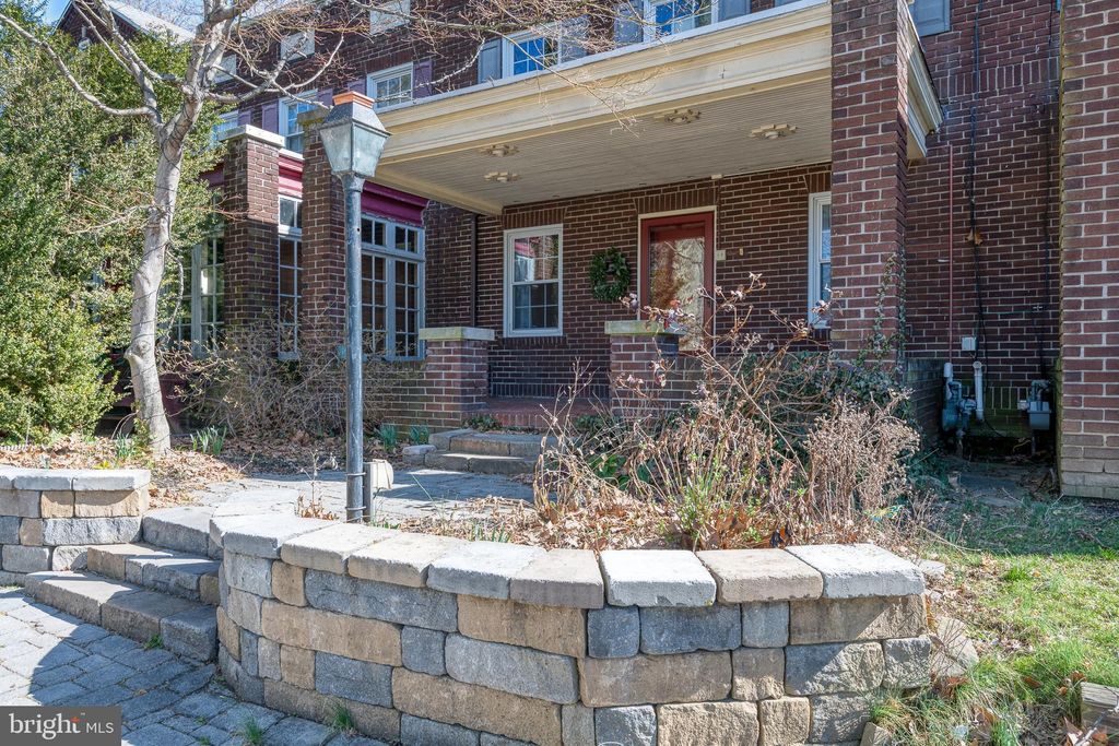 Photo of 19 N PRESIDENT AVE, LANCASTER, PA 17603 (MLS # PALA2031660)