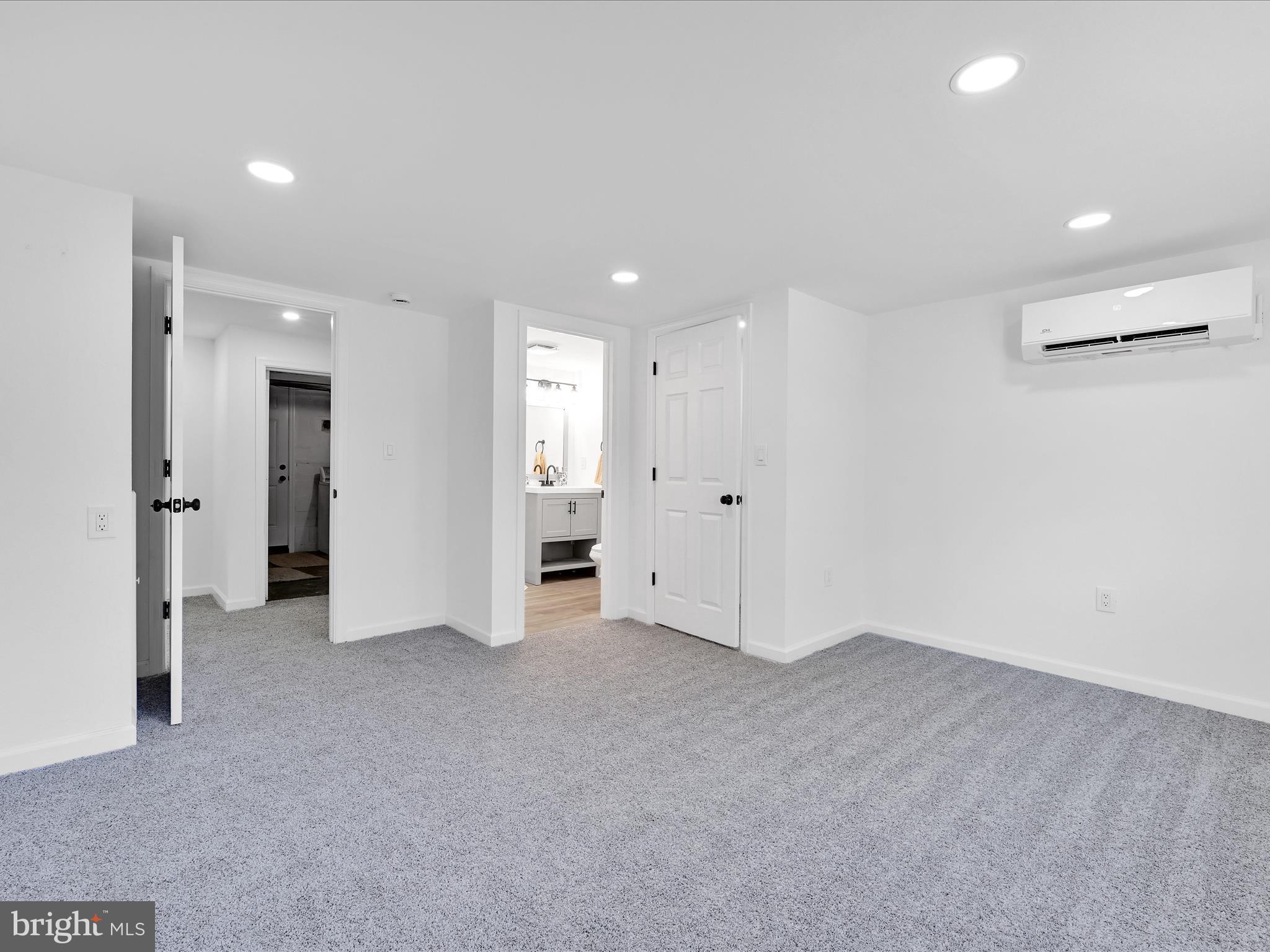 CRESTWOOD - Residential