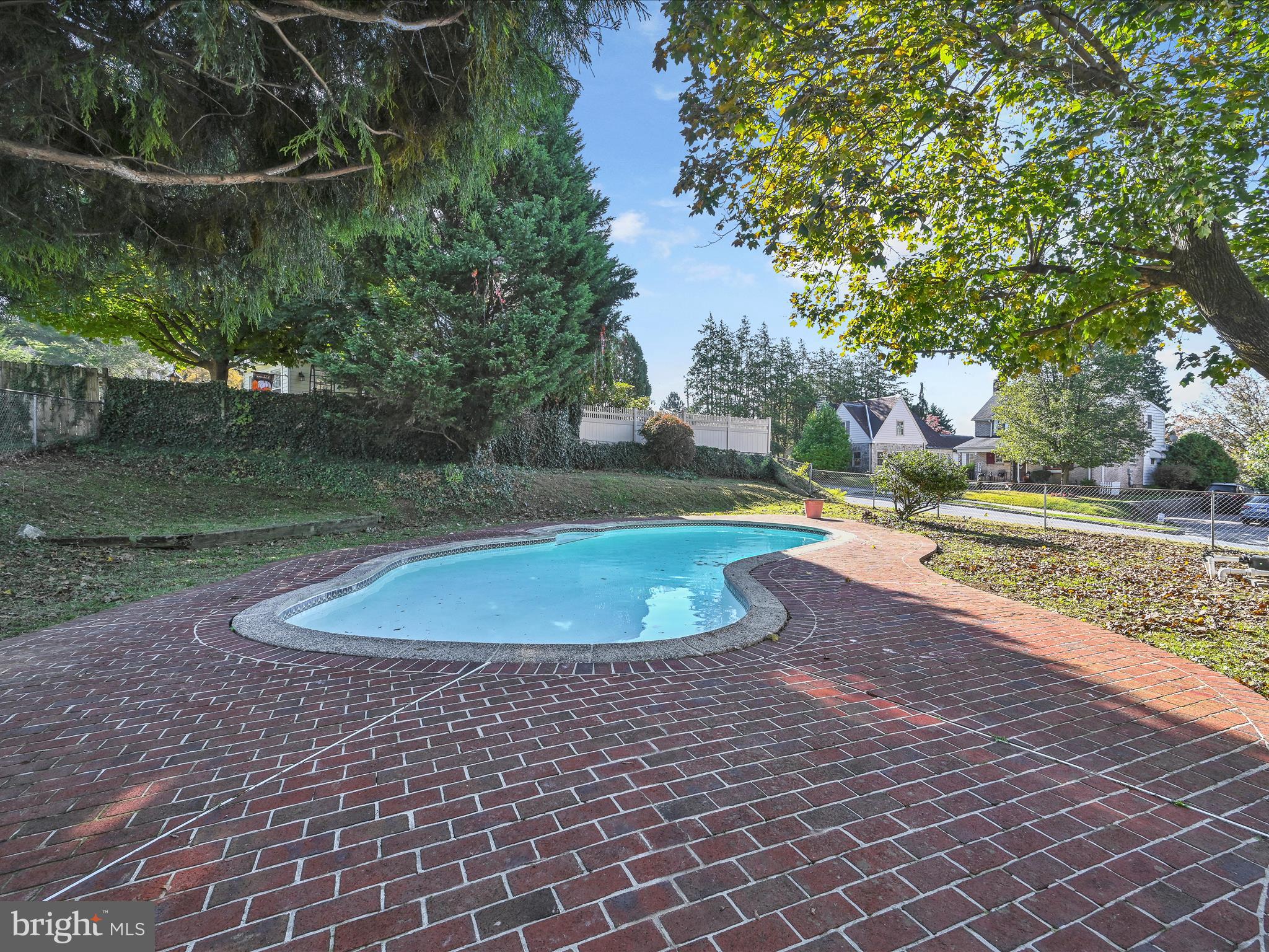 CRESTWOOD - Residential