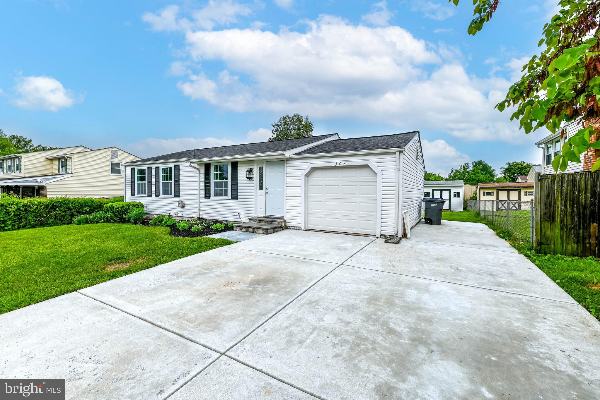 1308 E BEECH ROAD