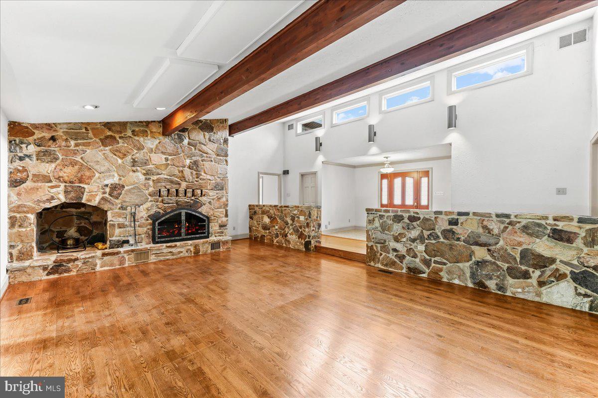 5 E MOZART DRIVE