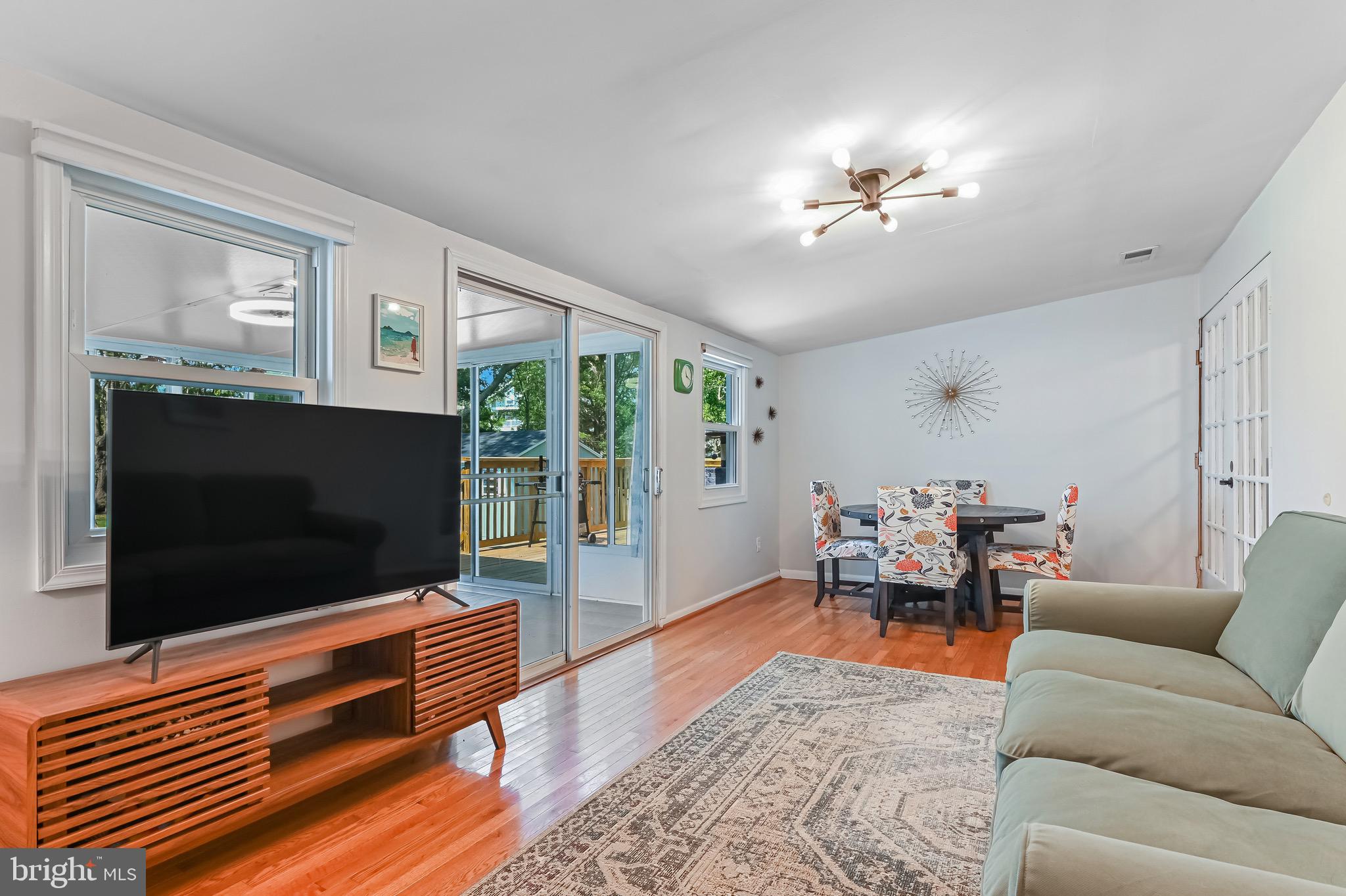 COLUMBIA BEACH - Residential