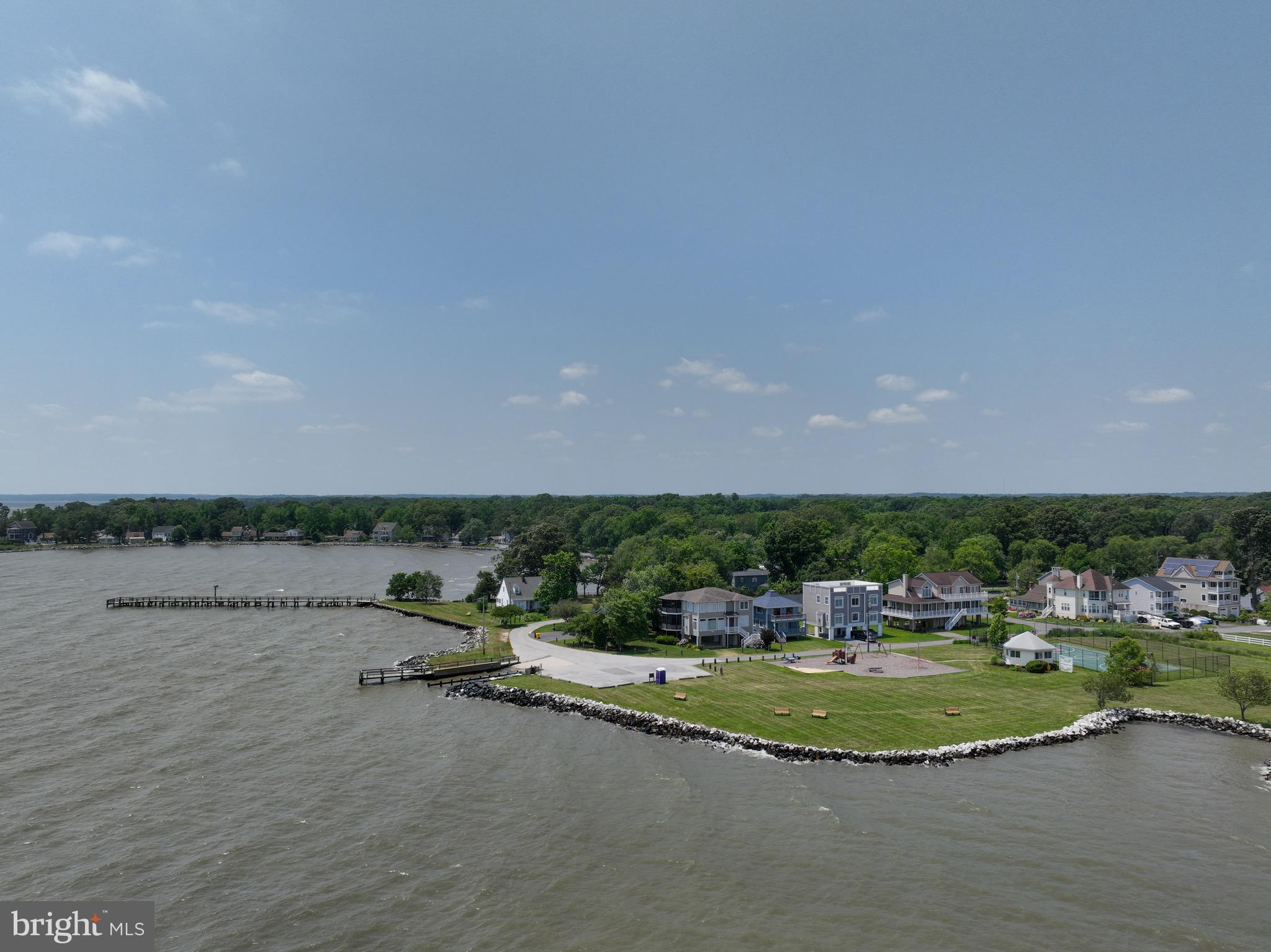 COLUMBIA BEACH - Residential