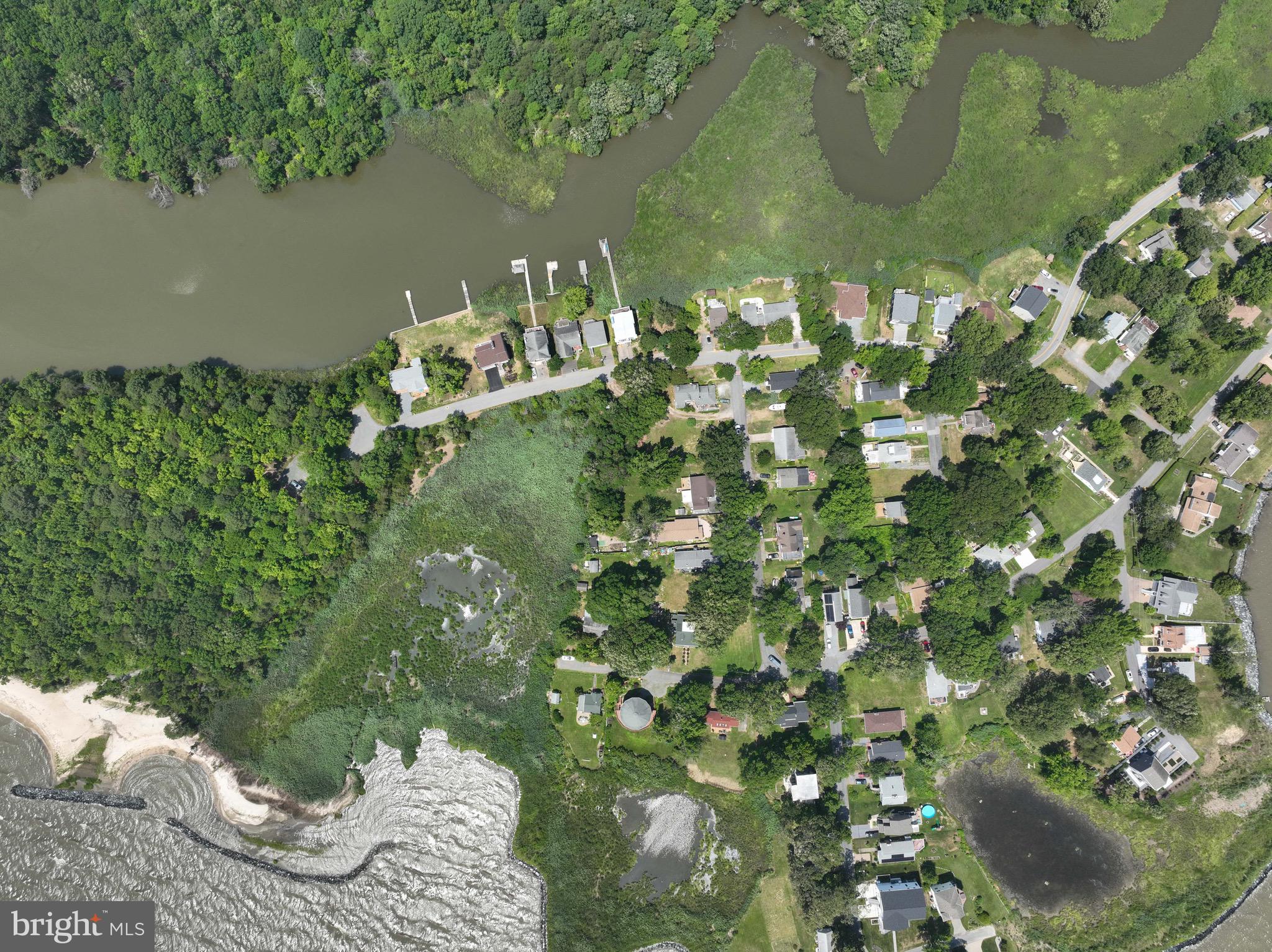 COLUMBIA BEACH - Residential