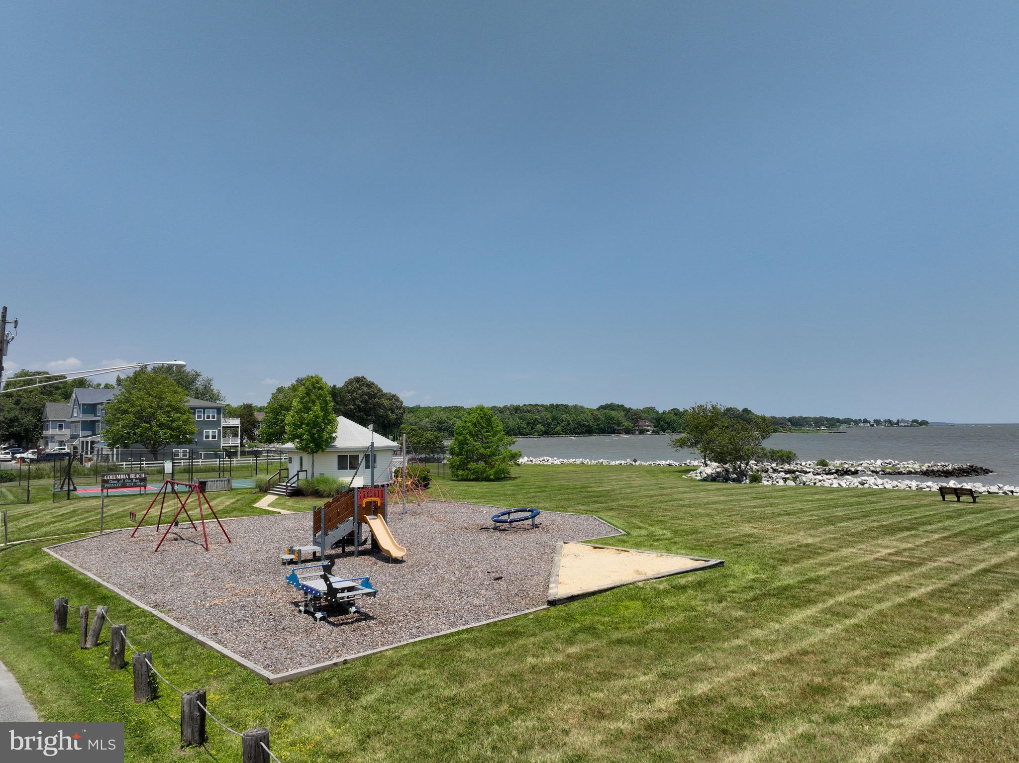 COLUMBIA BEACH - Residential