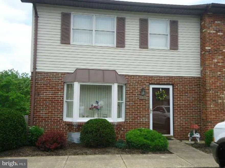 Three Level Spacious Townhouse in the Heart of Woodstock.  2-Large Bedrooms in Upper Level and Bedroom or Family Room in Lower Level.  Screened in Back Porch, Fenced in Back Yard on this End Unit Townhouse.  Laundry on the Main Level and Deck.  Credit Checks & References.  Pets case by case with Pet Deposit.** Available around end of lst week of June**.
