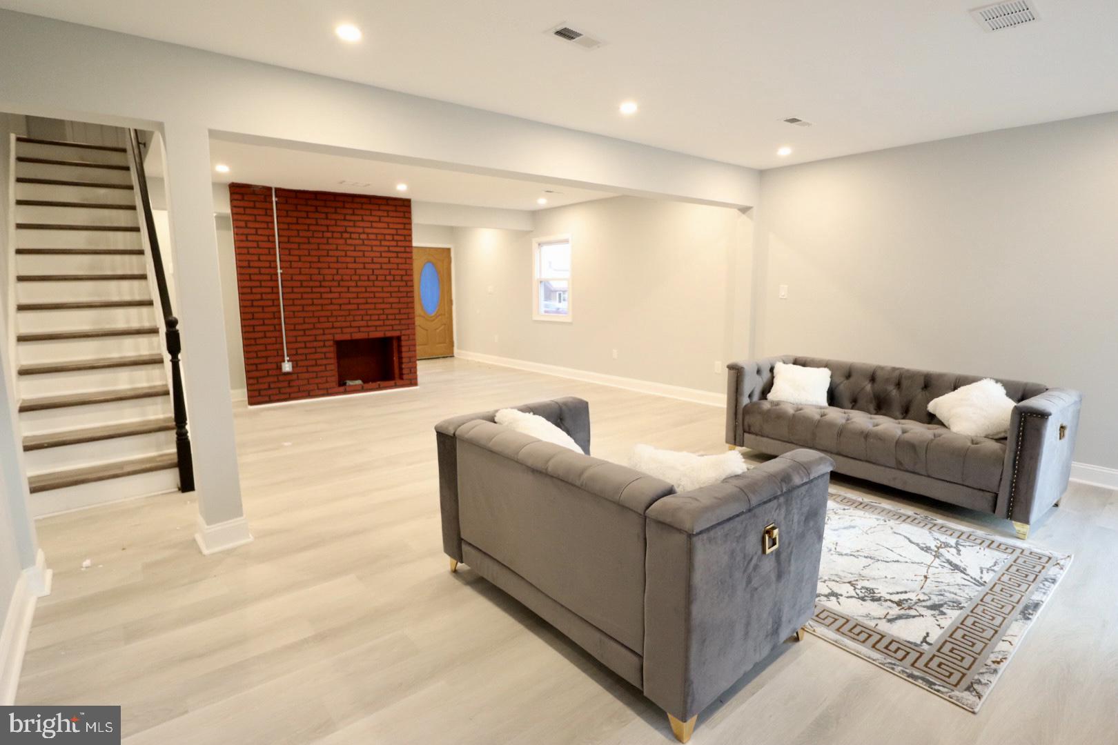 ACADEMY GARDENS - Residential