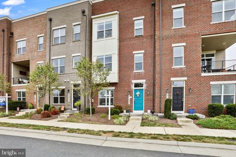 Photo of 21077 Ashburn Heights Drive, ASHBURN, VA 20148 (MLS # VALO2124854)