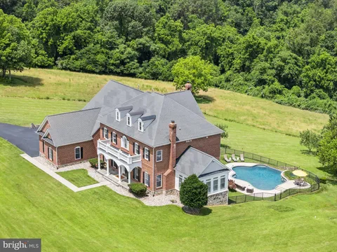 22077 Oatlands Road, Aldie, VA MLS: VALO2101470