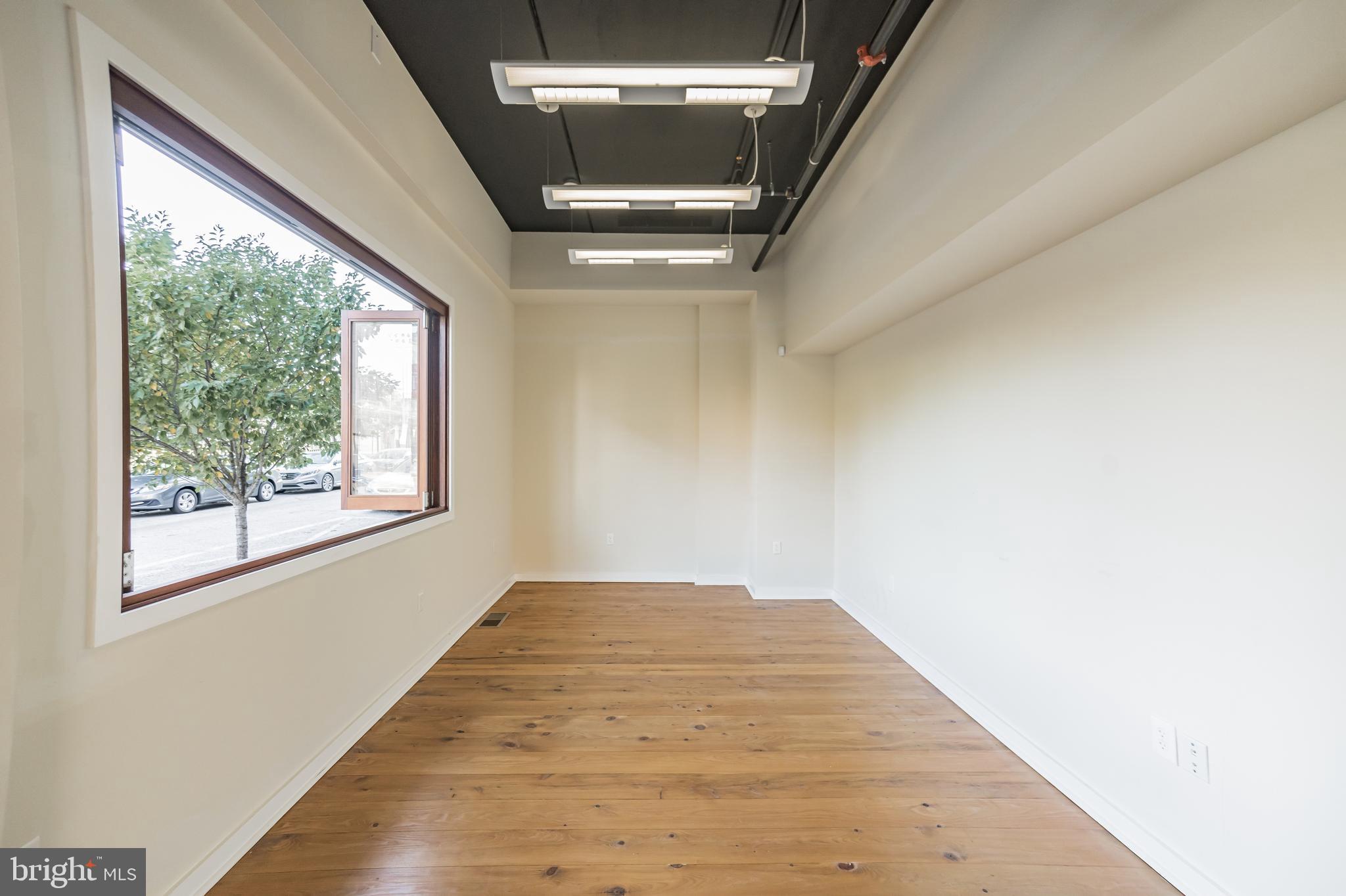 FISHTOWN - Commercial Sale