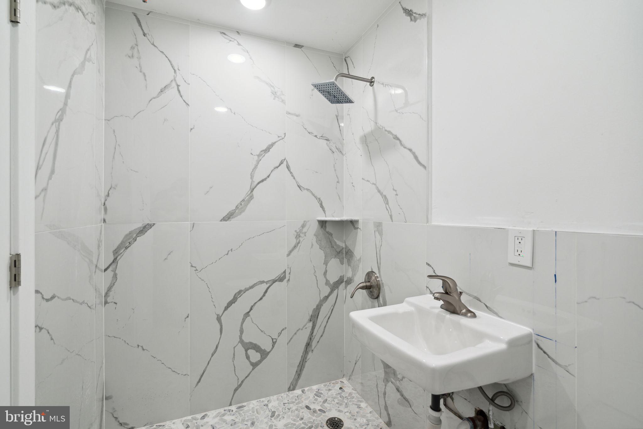 ROXBOROUGH - Residential Lease