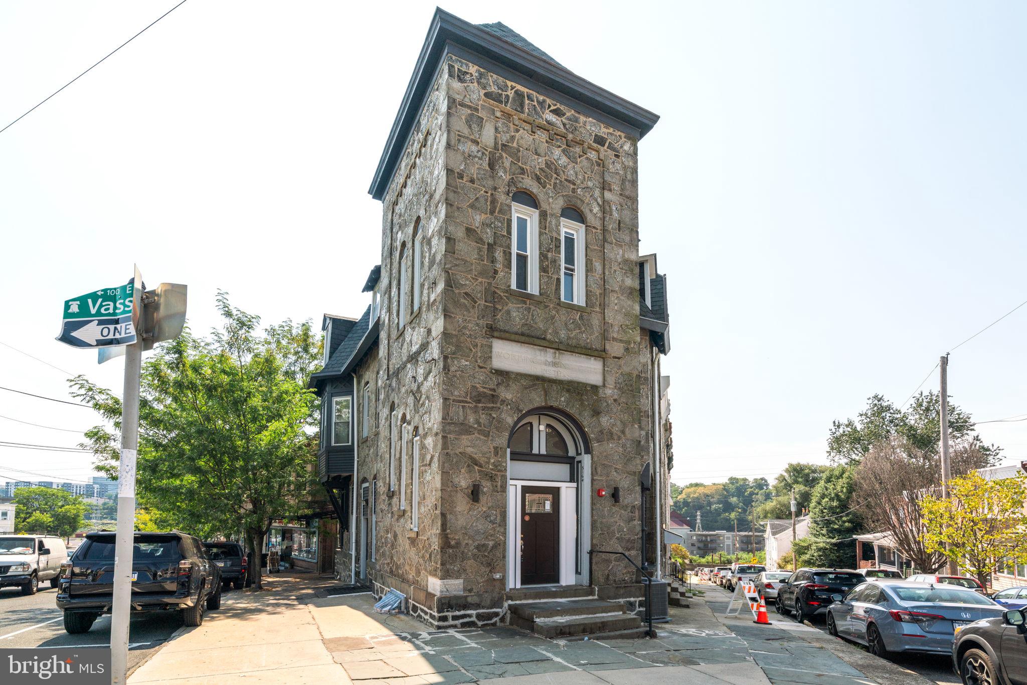 ROXBOROUGH - Residential Lease