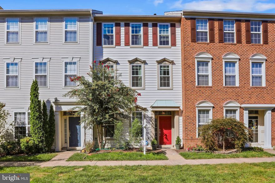 3 Level Townhome in the heart of South Riding Community!! Close to tennis courts, pools, and all the amenities this beautiful community has to offer. Enter through the Main level with Formal Living Room, Remodeled Gourmet Kitchen with quartz counter tops, stainless appliances, gas cooking, and island with bar seating. Breakfast Room and Family Room with gas fireplace off of kitchen offer an open concept perfect for entertaining and spending time with family! Second level has two Bedrooms including the Primary Owner's Suite with walk in closets and attached luxury bath with soaking tub and separate shower. Third level has a Jack and Jill layout with two spacious bedrooms and shared bath as well as a Lounging/Living Room to relax! 2 car detached rear garage and privacy fenced rear yard with deck.  A MUST SEE!